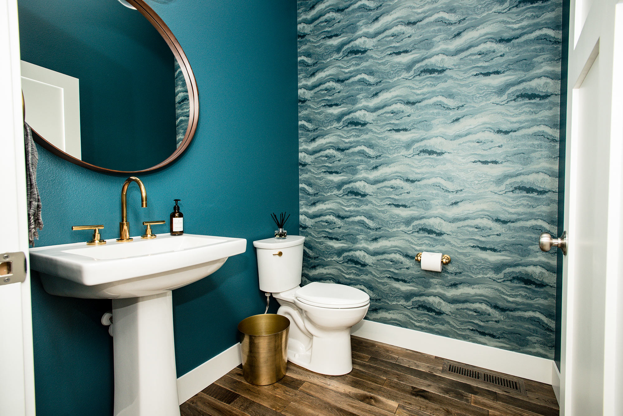 Bathroom Sink - HD Wallpaper 