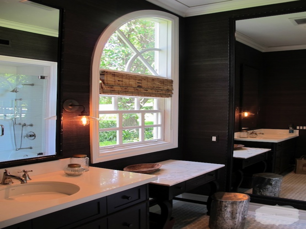 Black Accent Wall Grasscloth Wallpaper Interior Design - Interior Design - HD Wallpaper 