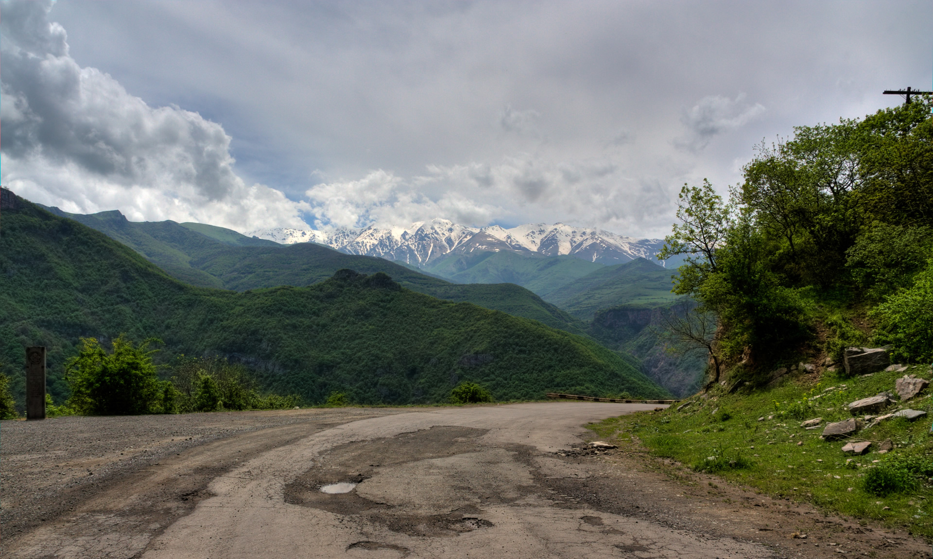 Road And Mountains In Armenia - Dirt Road - HD Wallpaper 