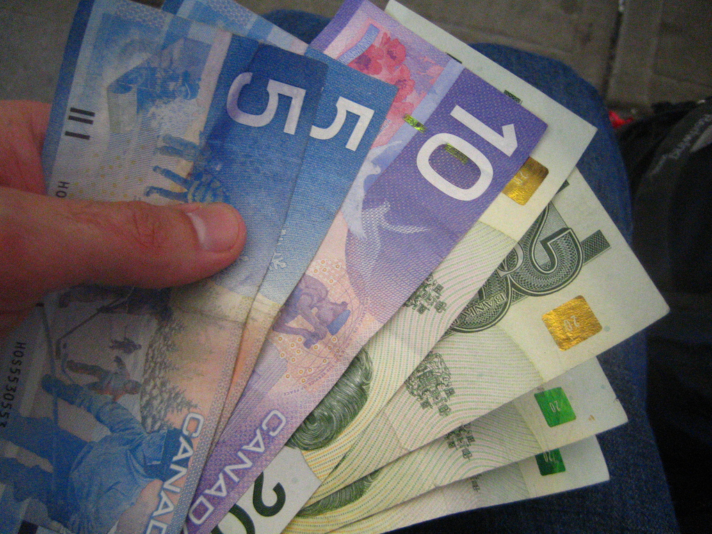 Canadian Money Wallpaper - Canadian Dollar In Hand - HD Wallpaper 