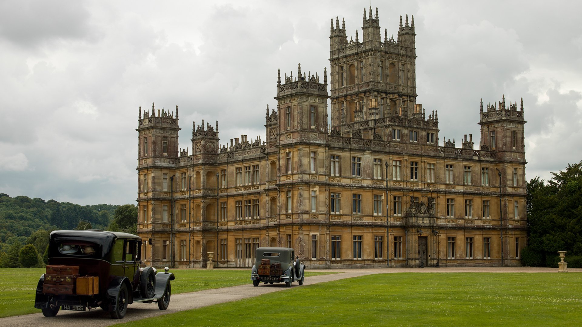 Highclere Castle - HD Wallpaper 