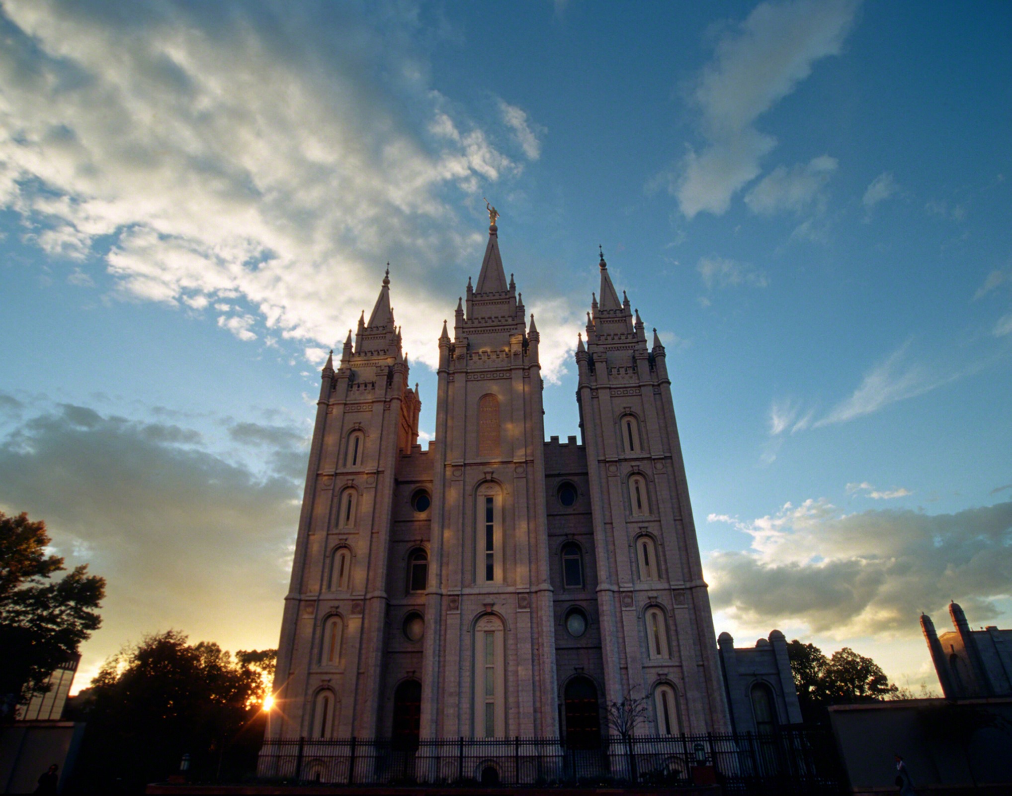 Salt Lake Temple At Sunset - Temple Square - HD Wallpaper 