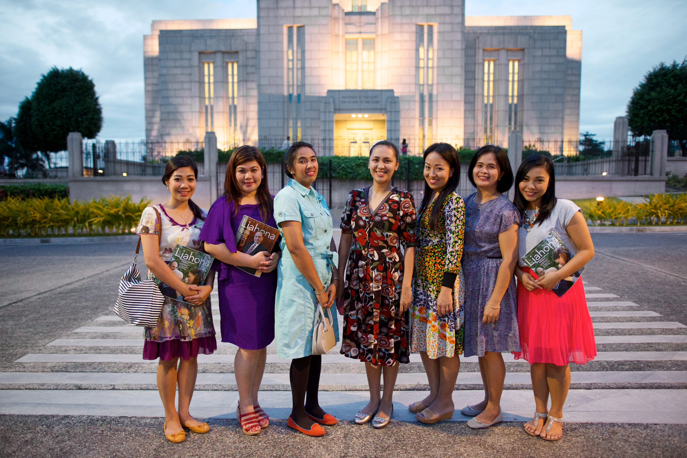 Women At The Temple Lds - HD Wallpaper 