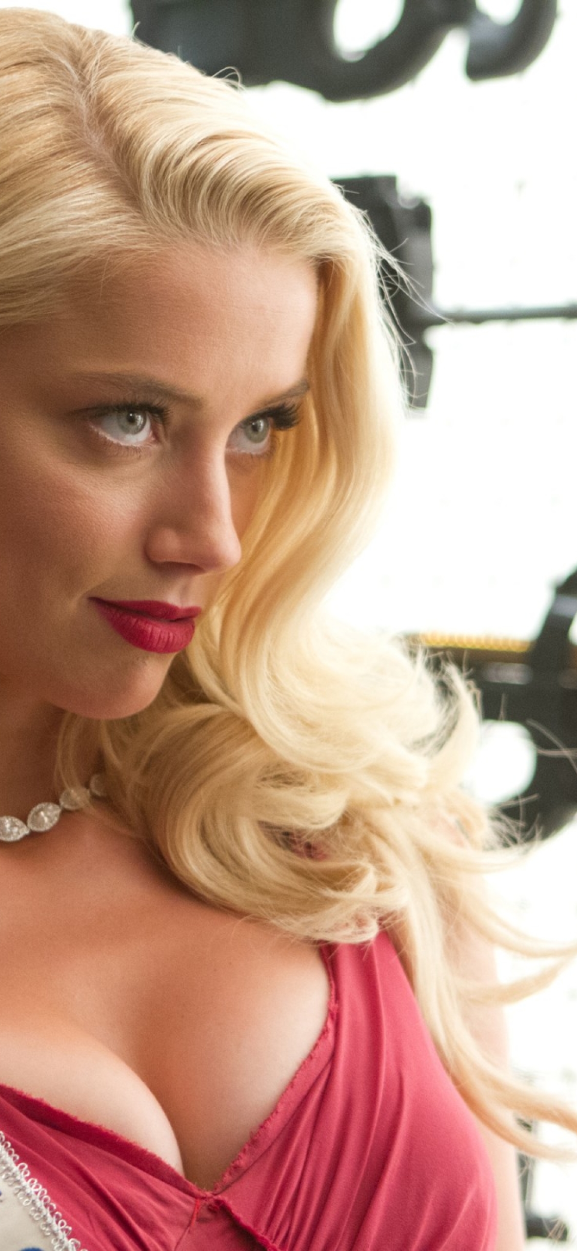 Machete Kills Amber Heard - HD Wallpaper 