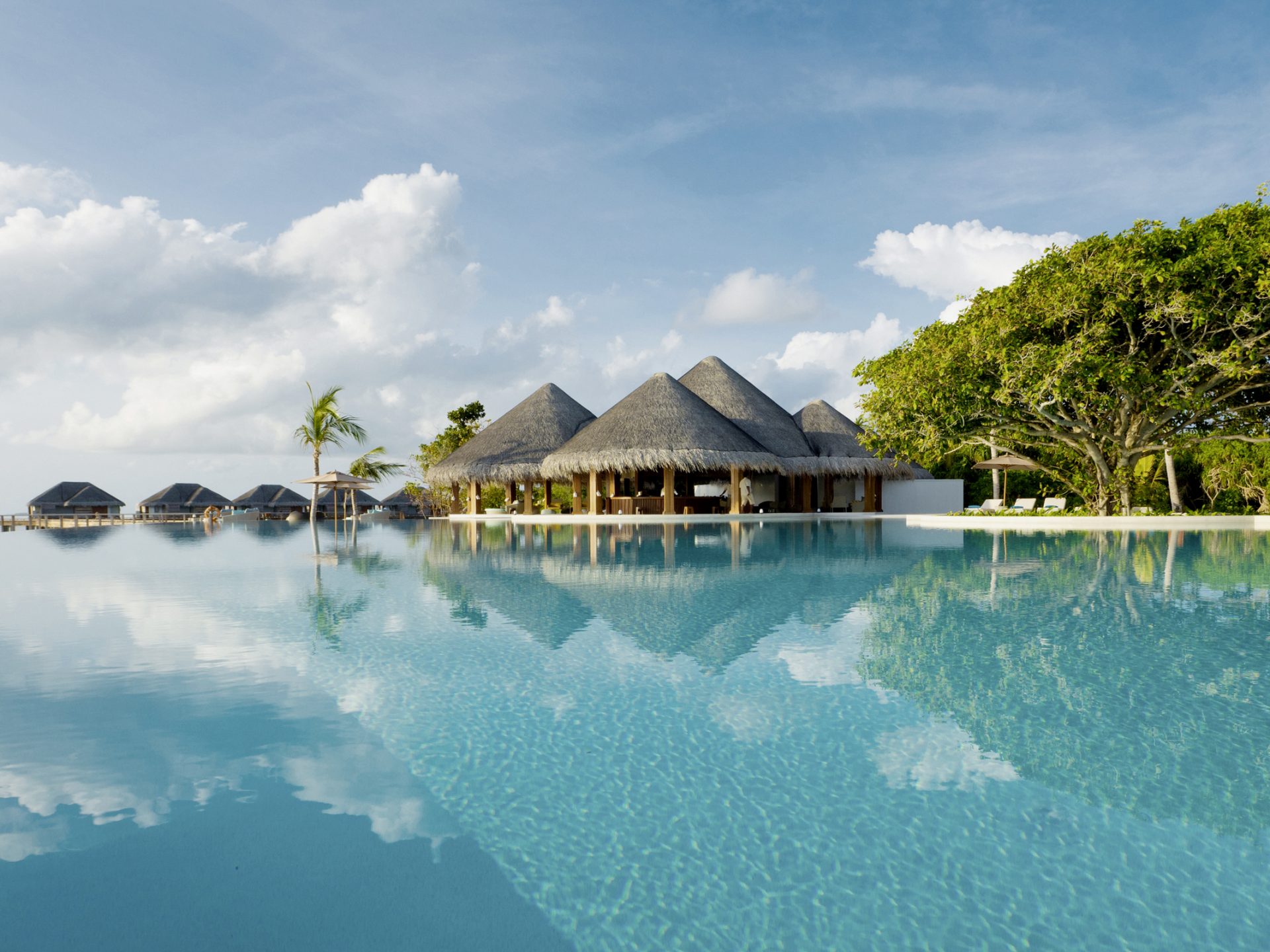 Dusit Thani Maldives - HD Wallpaper 