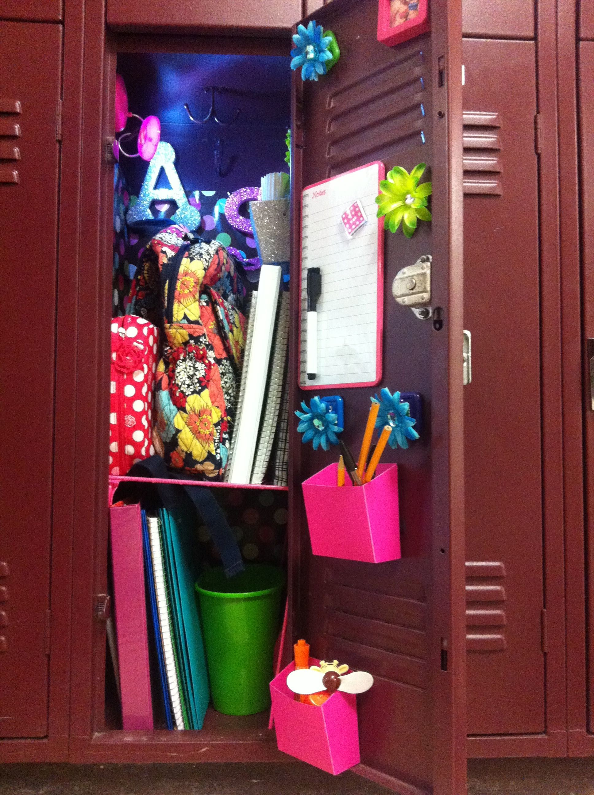 Middle School Locker Decked Out Found All The Items - Dollar Tree Locker Ideas - HD Wallpaper 