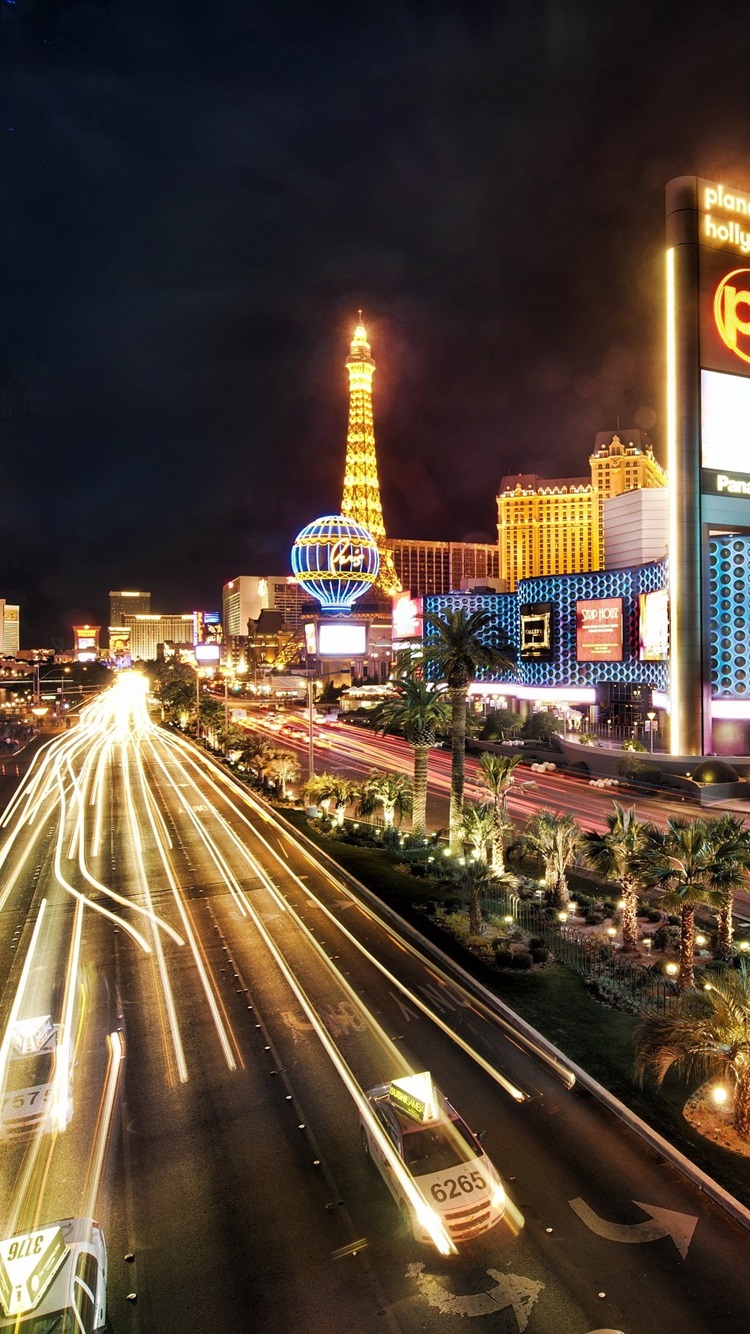 Iphone Wallpaper Las Vegas City Night, Buildings, Road, - Paris Hotel And Casino - HD Wallpaper 