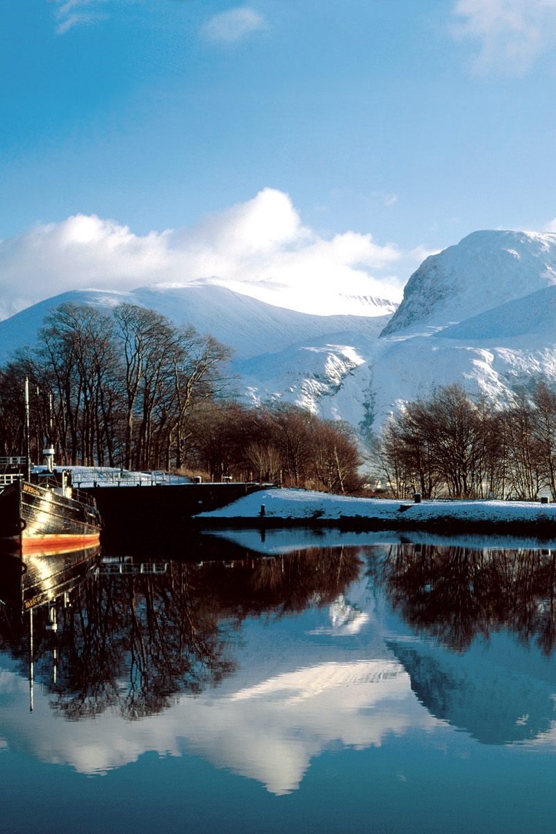 Wallpaper Mountains, Water, Boat, Mooring, Bridge, - Ben Nevis Scotland - HD Wallpaper 