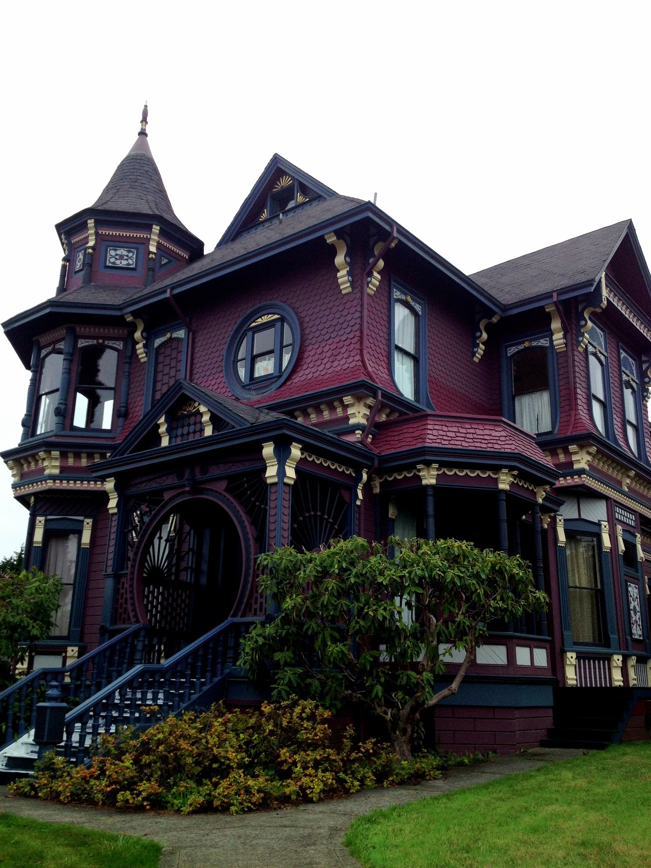 Gothic Victorian Style House - HD Wallpaper 