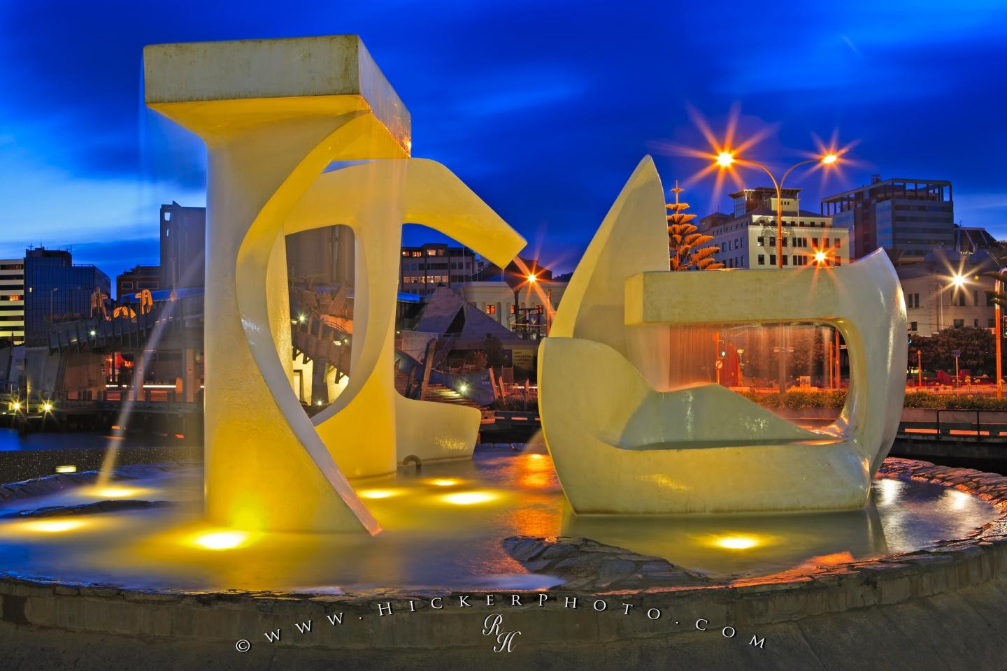 Photo Wellington Albatross Fountain Night Lights - Wellington New Zealand At Night Waterfront - HD Wallpaper 