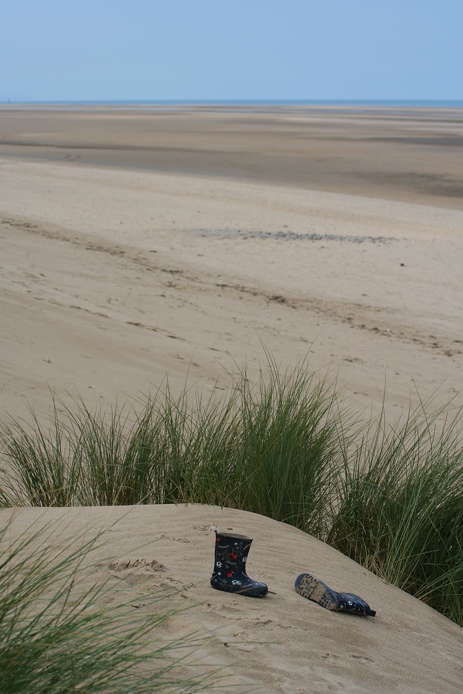 Talacre Beach, Wales, Uk, Wellies, Children S Wellington - Singing Sand - HD Wallpaper 