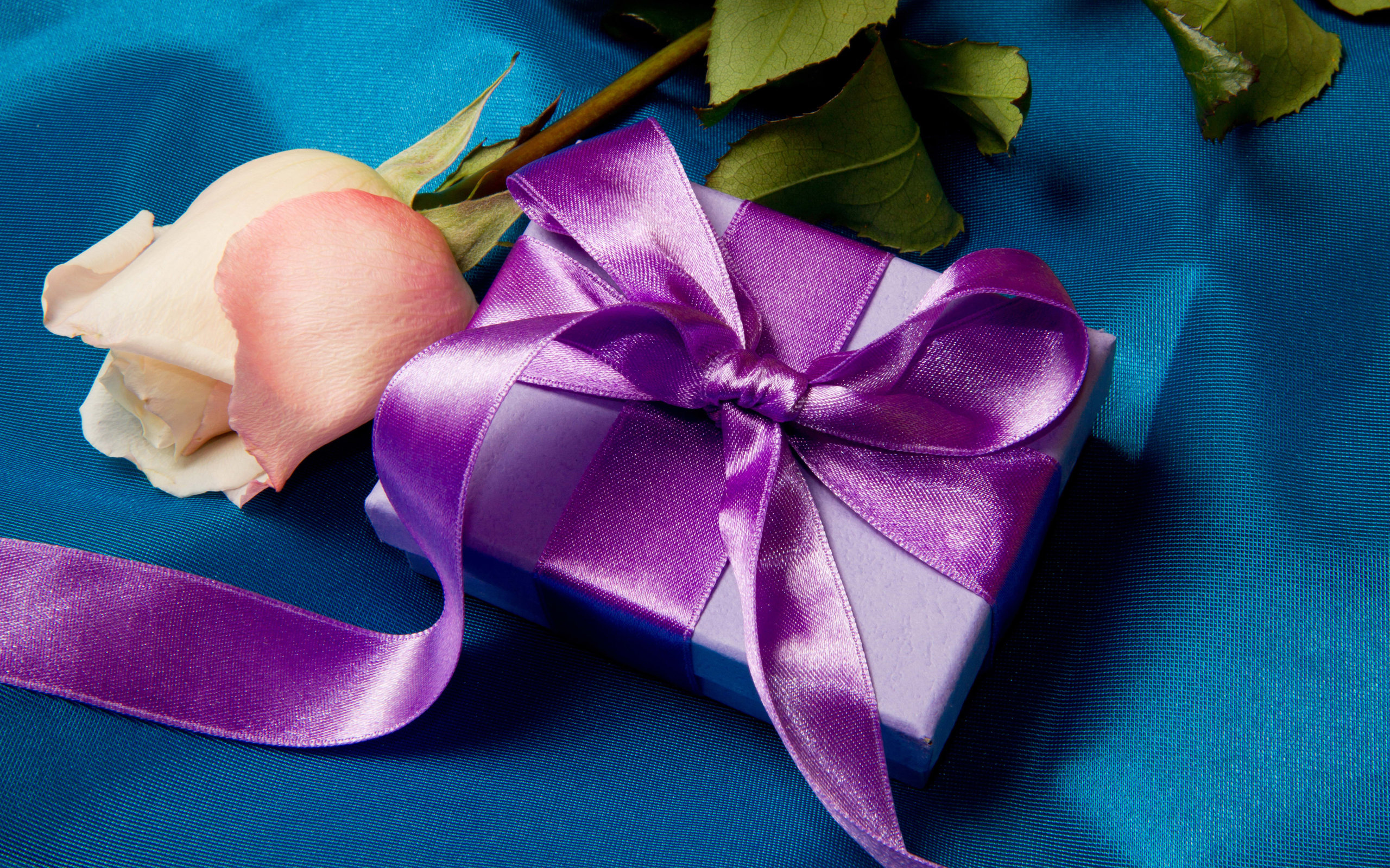 Free Gift High Quality Wallpaper Id - Fondos De Pantalla De Cumpleaños Y Regalos - HD Wallpaper 