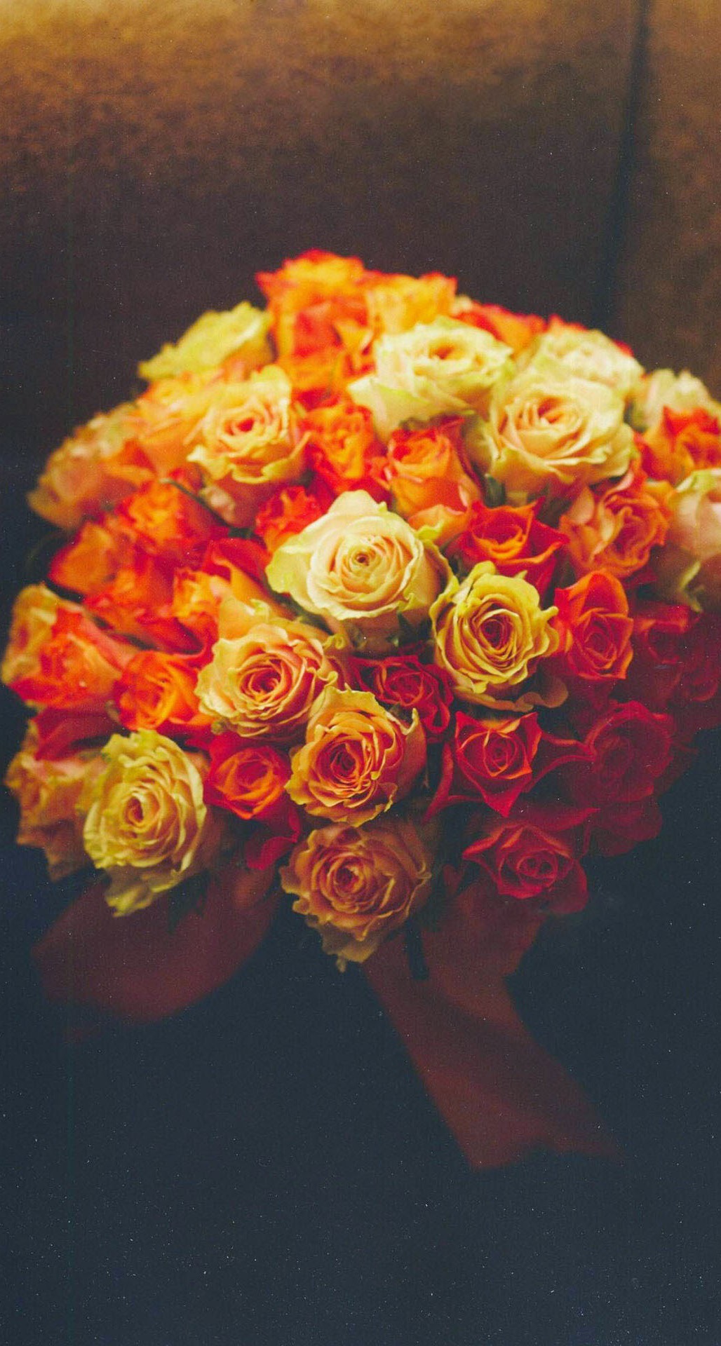 Bouquet Roses Wallpaper Iphone - HD Wallpaper 