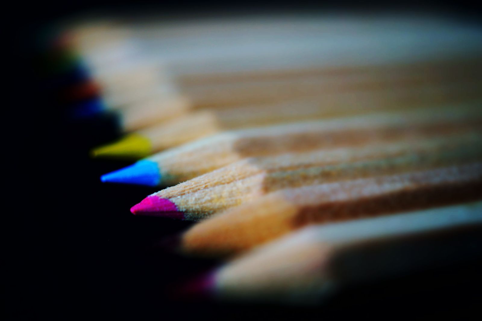 Blur Wood Colorful Colourful Color Art Wallpaper - Colored Pencil - HD Wallpaper 