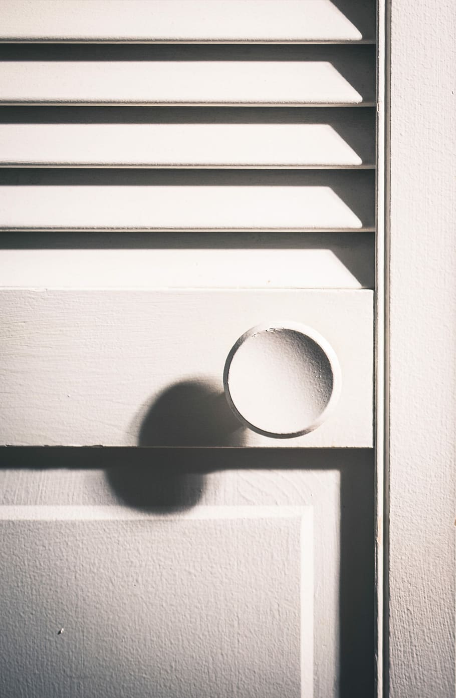 Door, Handle, Knob, Geometry, Minimalism, White, Cream, - Shelf - HD Wallpaper 