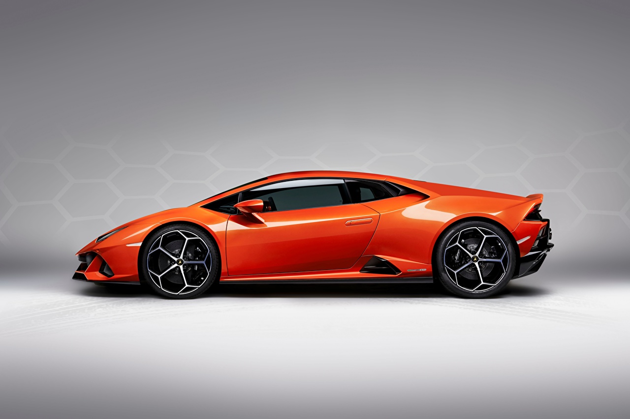 Lamborghini Huracan Evo Vs Huracan - HD Wallpaper 