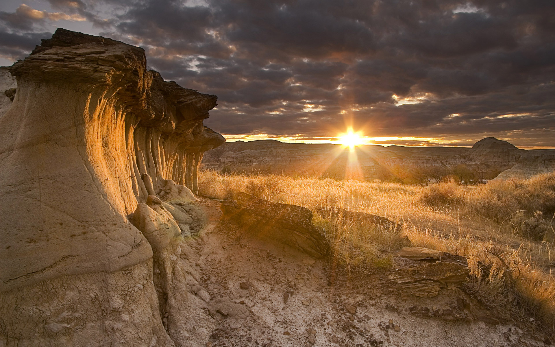 Dinosaur Provincial Park Wallpaper - Western Background Hd - HD Wallpaper 