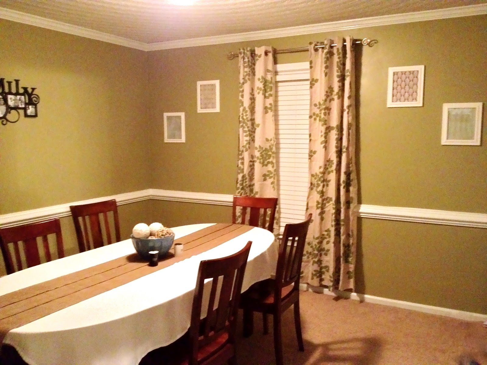 Dining Table Decor With Table Cloth - HD Wallpaper 