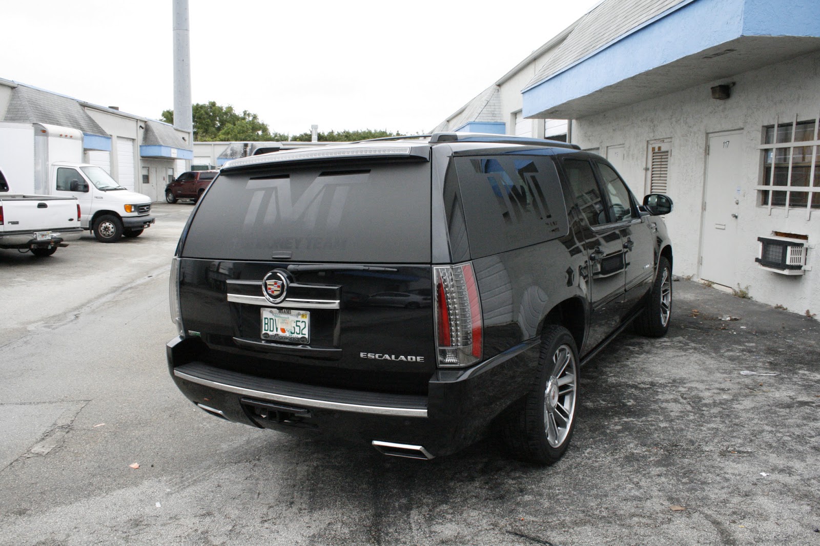 The Money Team Wallpaper - Compact Sport Utility Vehicle - HD Wallpaper 