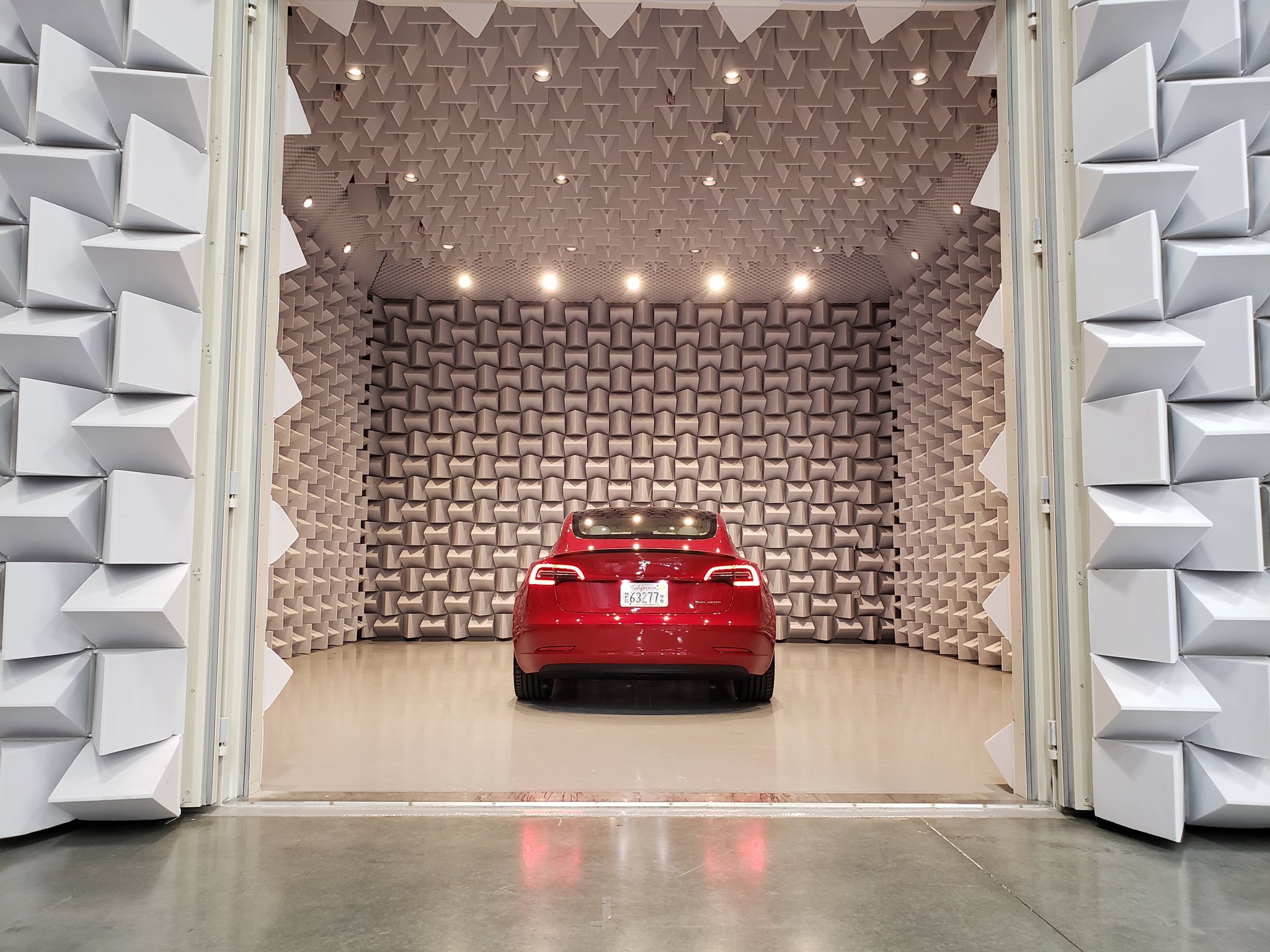 Tesla Anechoic Chamber - HD Wallpaper 