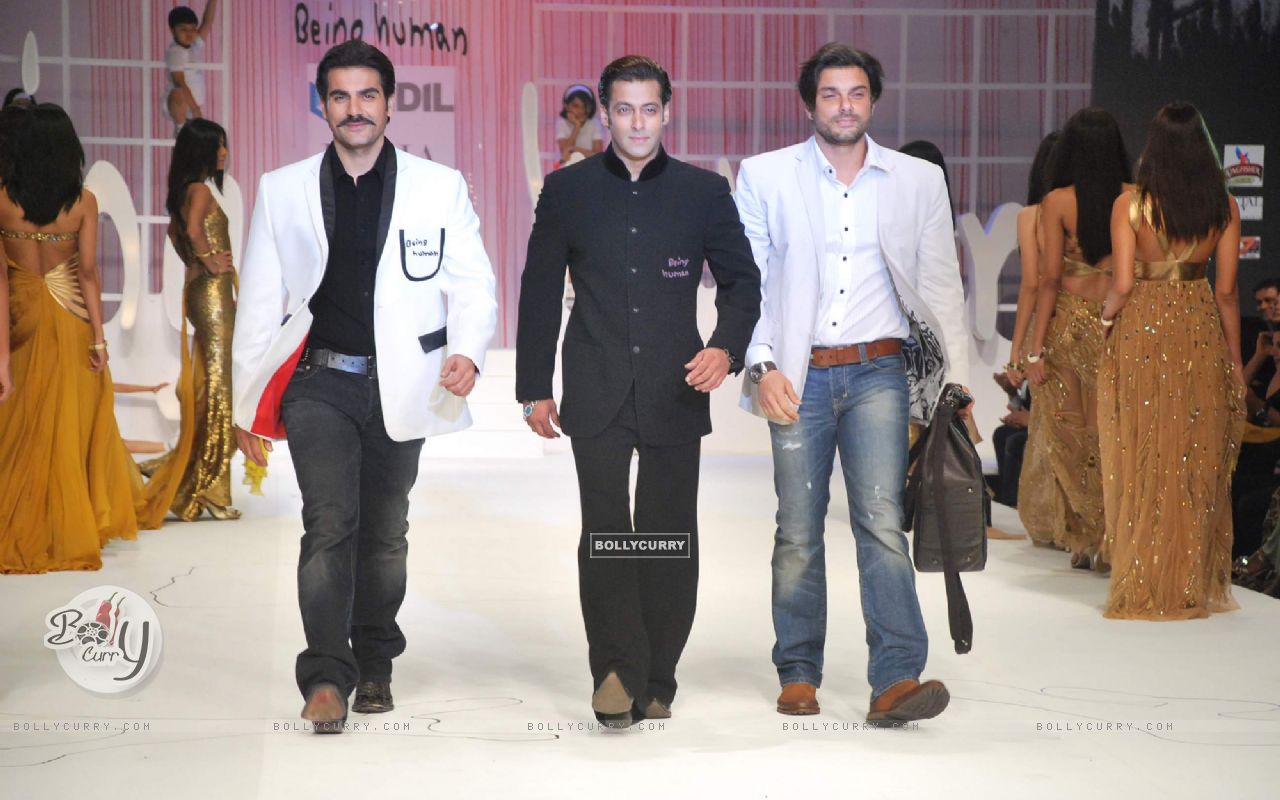 Salman Khan S Being Human Show At Hdil India Couture - Salman Arbaaz Sohail Young - HD Wallpaper 