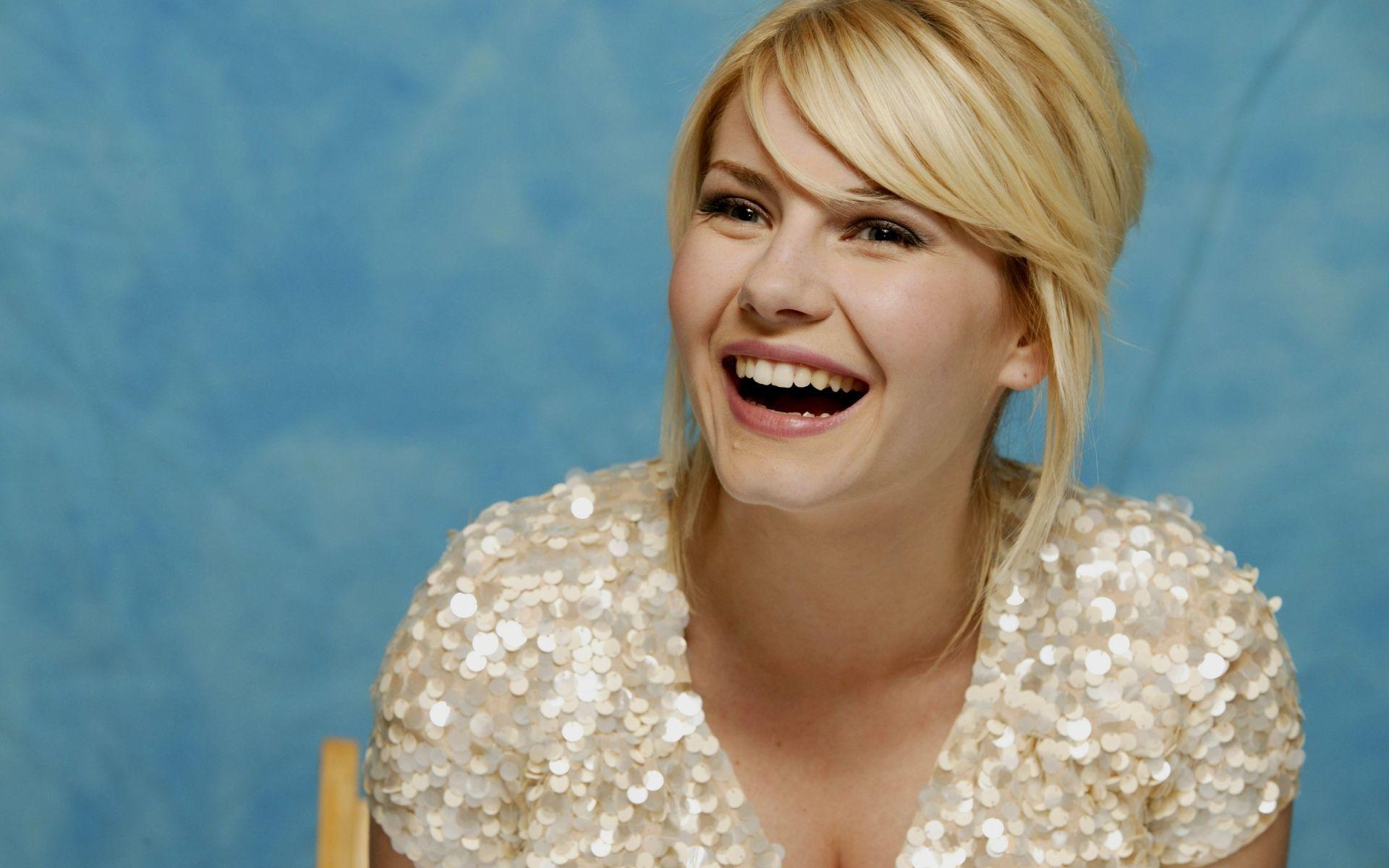 Hd Laughing Elisha Cuthbert Wallpaper - Elisha Cuthbert Wallpapers Cute - HD Wallpaper 