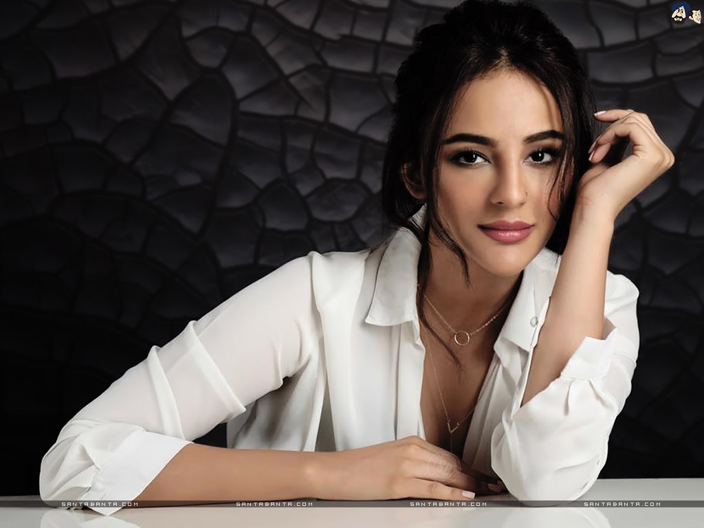 Seerat Kapoor - HD Wallpaper 