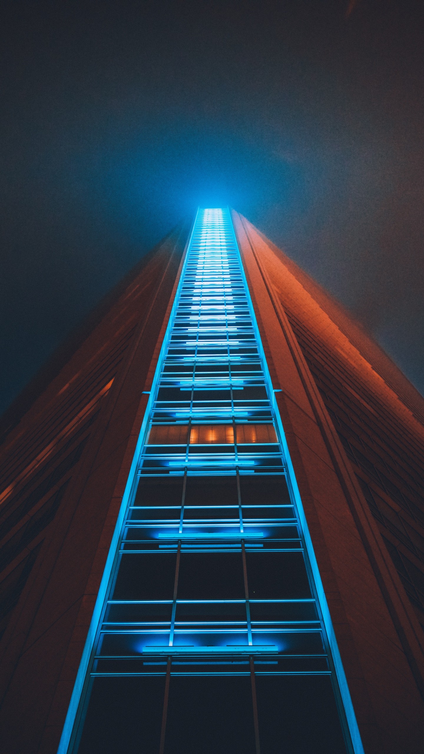 Building Skyscraper Structure Night Wallpaper - Honor V10 - HD Wallpaper 