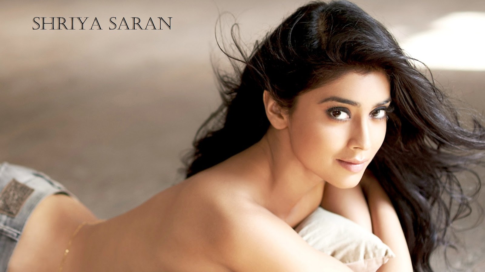 Shriya Saran South Indian Beautiful Actress Hd Wallpaper - Shreya Saran Beautiful - HD Wallpaper 
