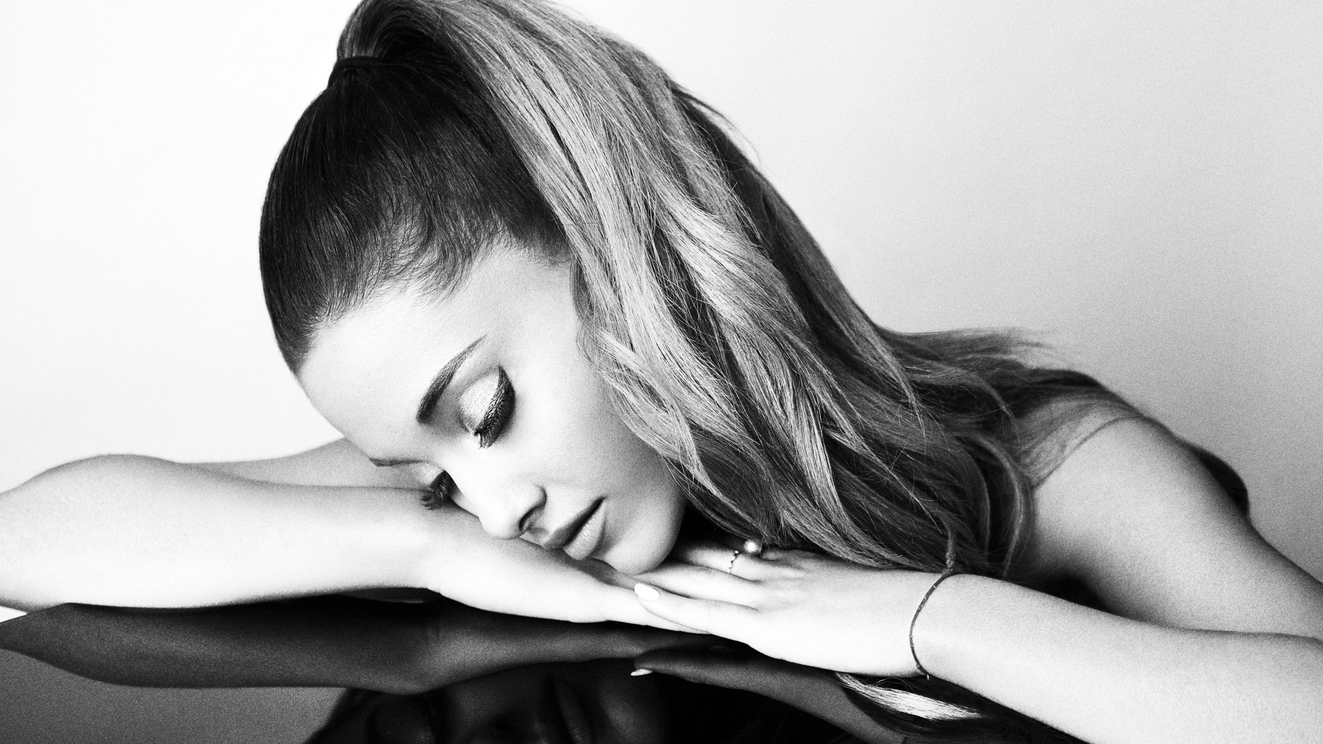 Ariana Grande - HD Wallpaper 