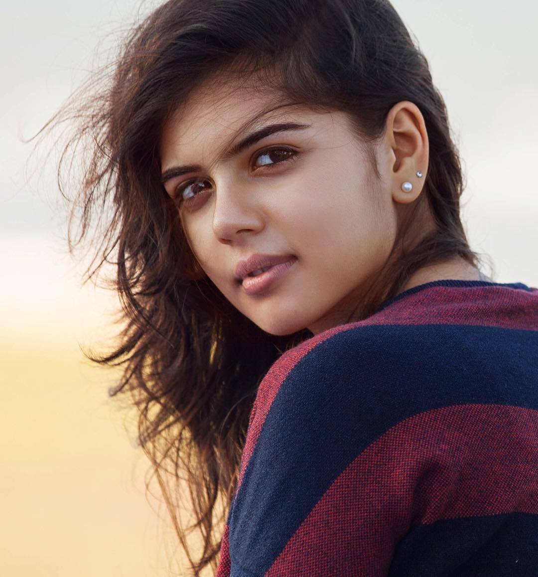 Kalyani Priyadarshan Photos - HD Wallpaper 