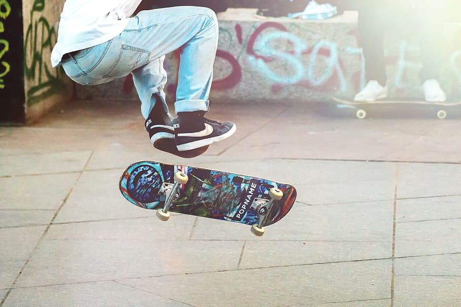 Man Playing Blue And Black Skateboard During Daytime, - Best Skate Shoes 2019 - HD Wallpaper 