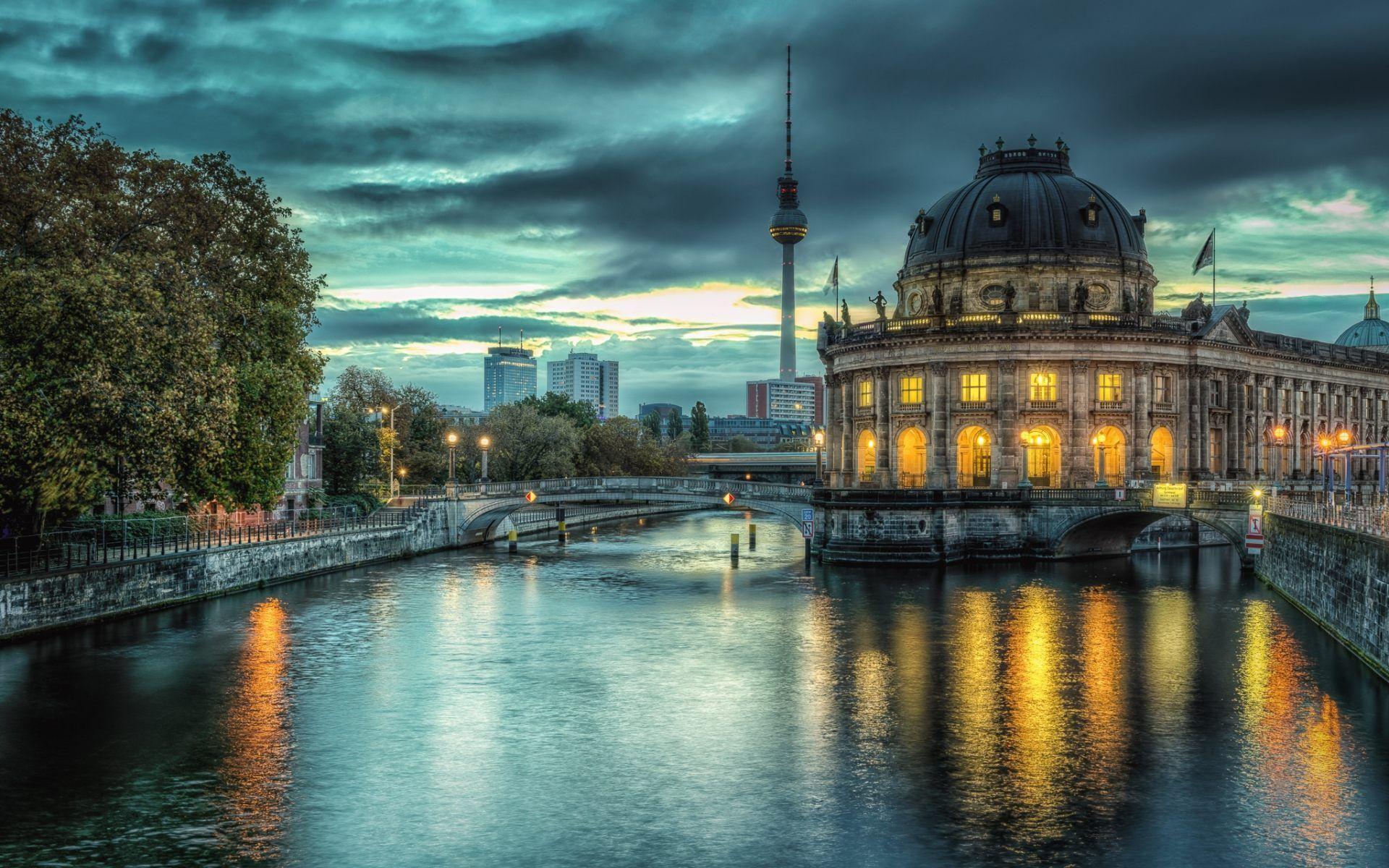 Berlin Wallpapers 
 Data-src /full/1124596 - Berlin Wallpaper Hd - HD Wallpaper 
