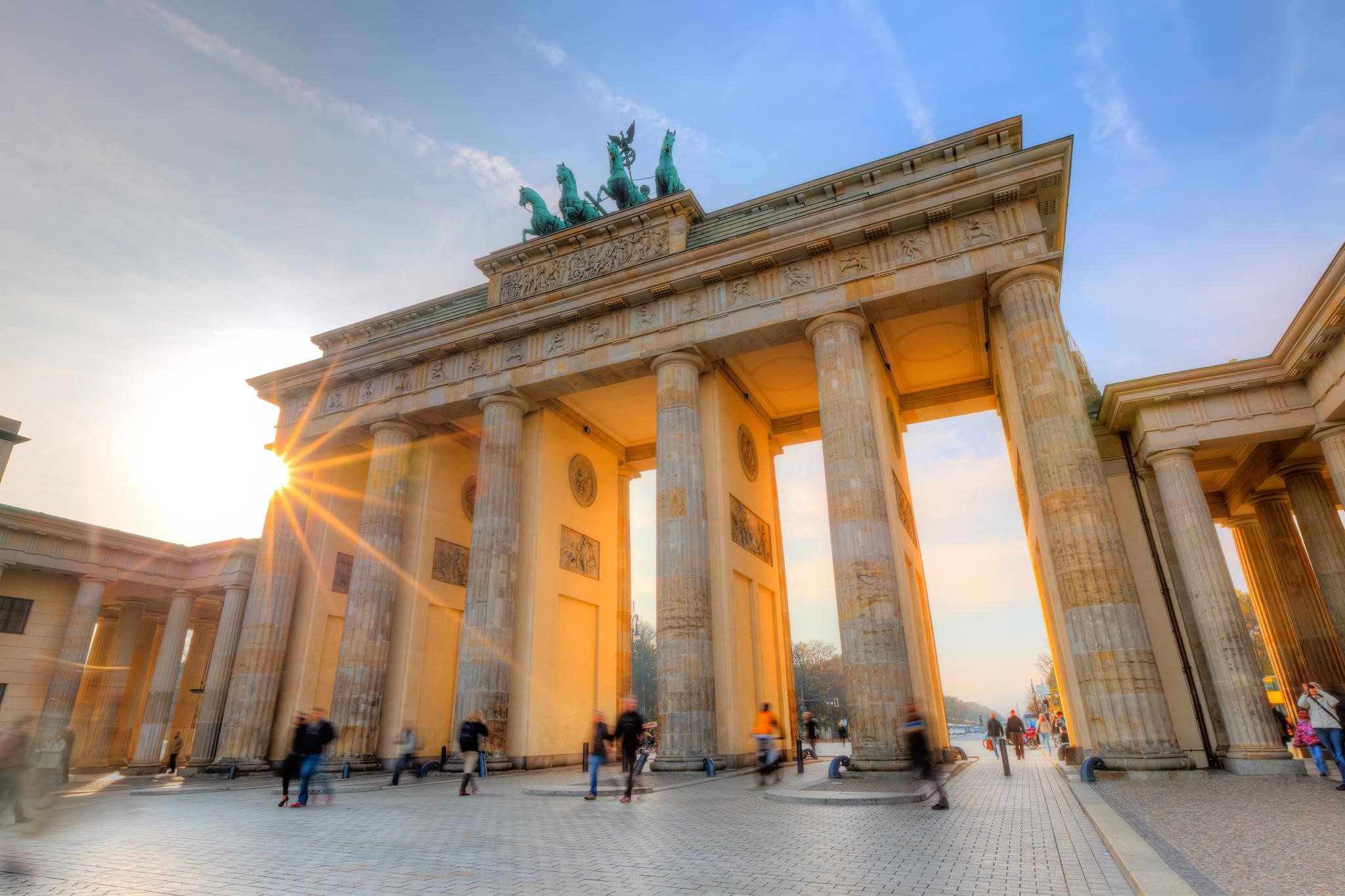 Brandenburg Gate In Berlin Germany Tourist Place Wallpaper - Brandenburg Gate - HD Wallpaper 