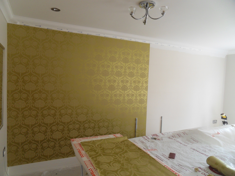 Installation Of Foil Wallpaper - Gold Foil Wallpaper Room - HD Wallpaper 