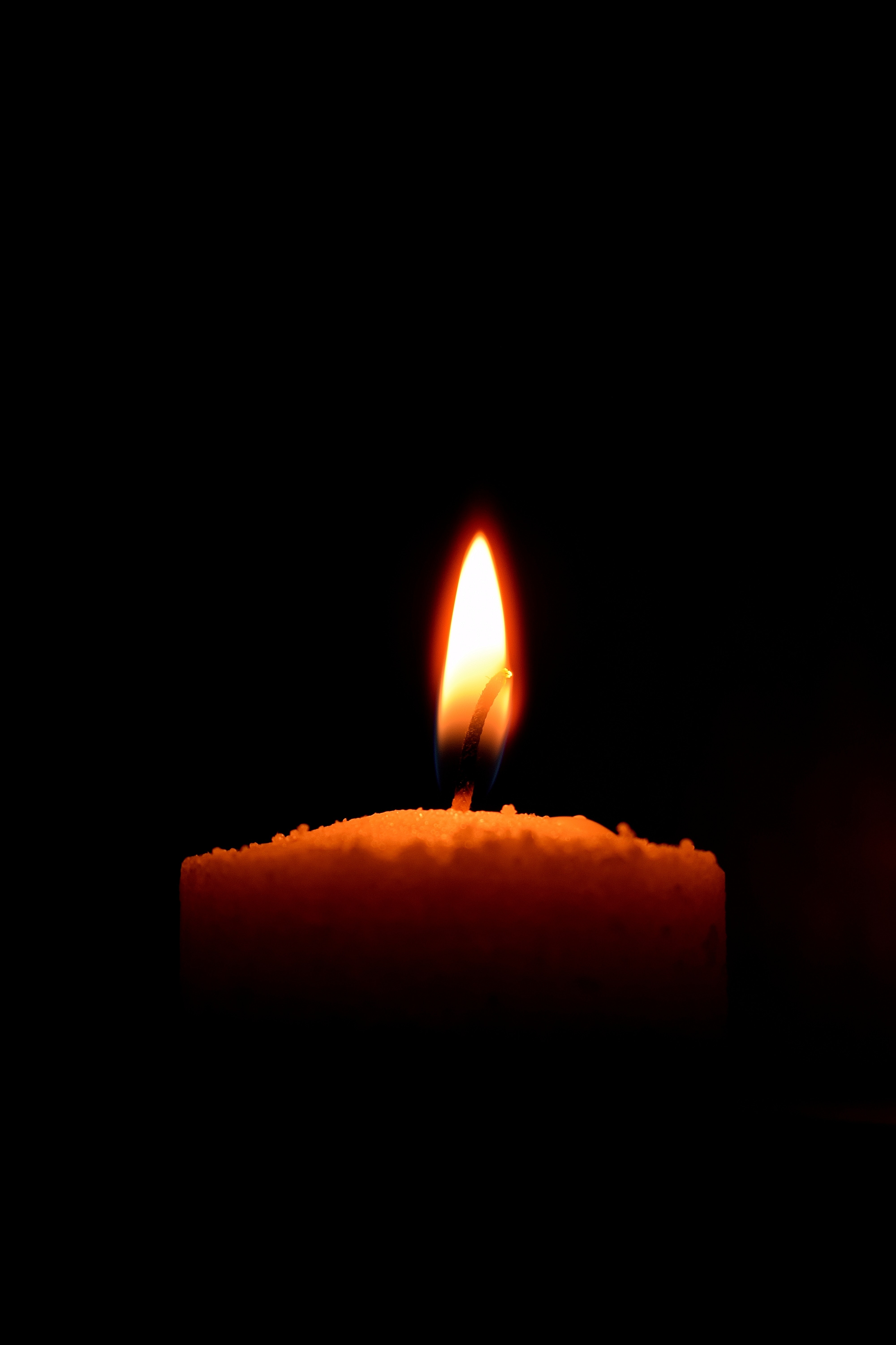 Candle With Black Background - HD Wallpaper 