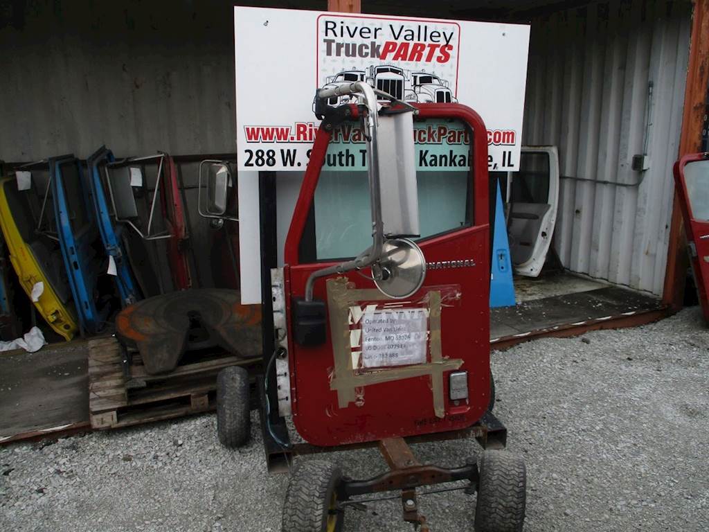 2006 International 9400i Left Door - Gas Pump - HD Wallpaper 