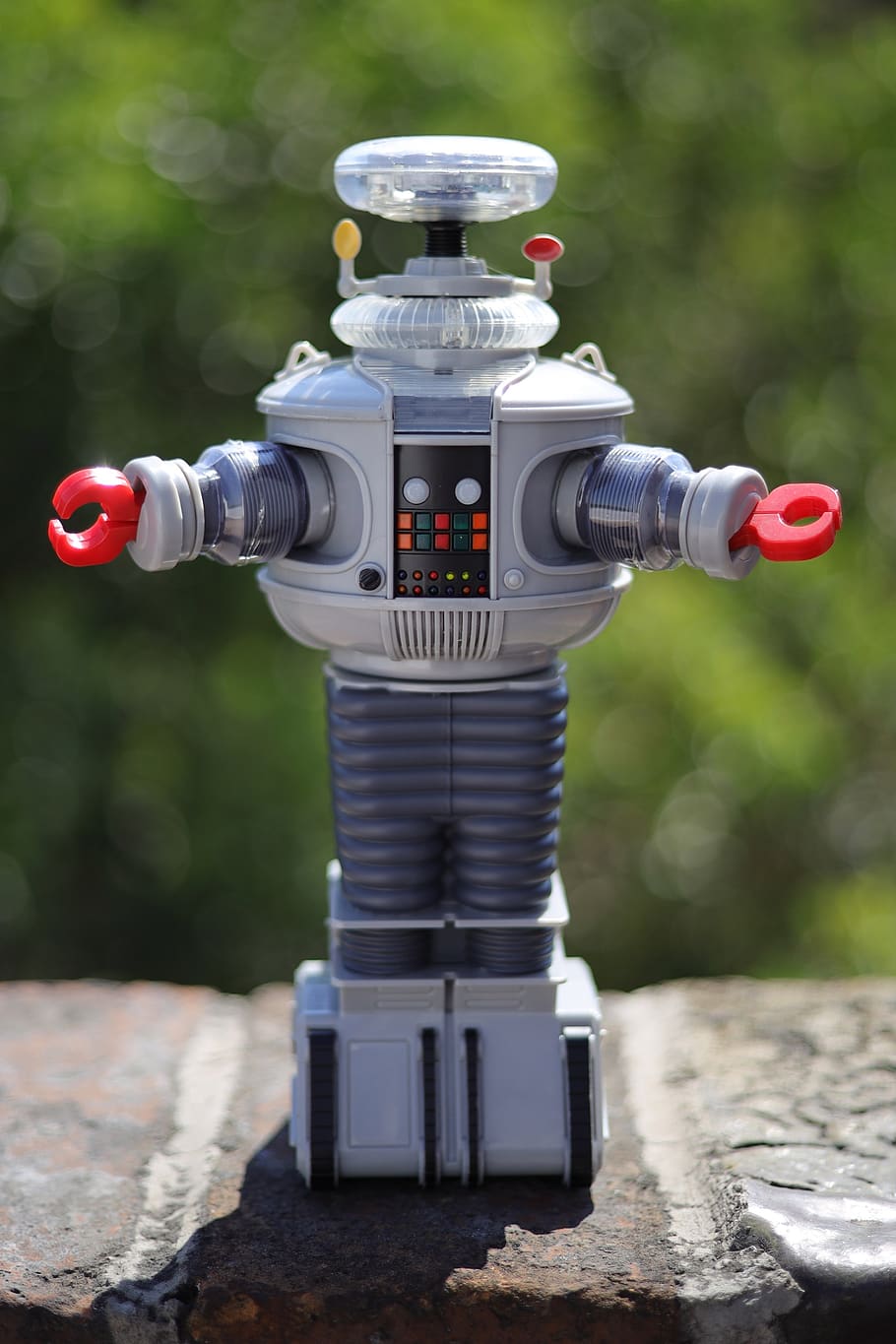 Robot, B9, Toy, Retro, Nostalgia, Retro Toy, Lost In - Action Figure - HD Wallpaper 