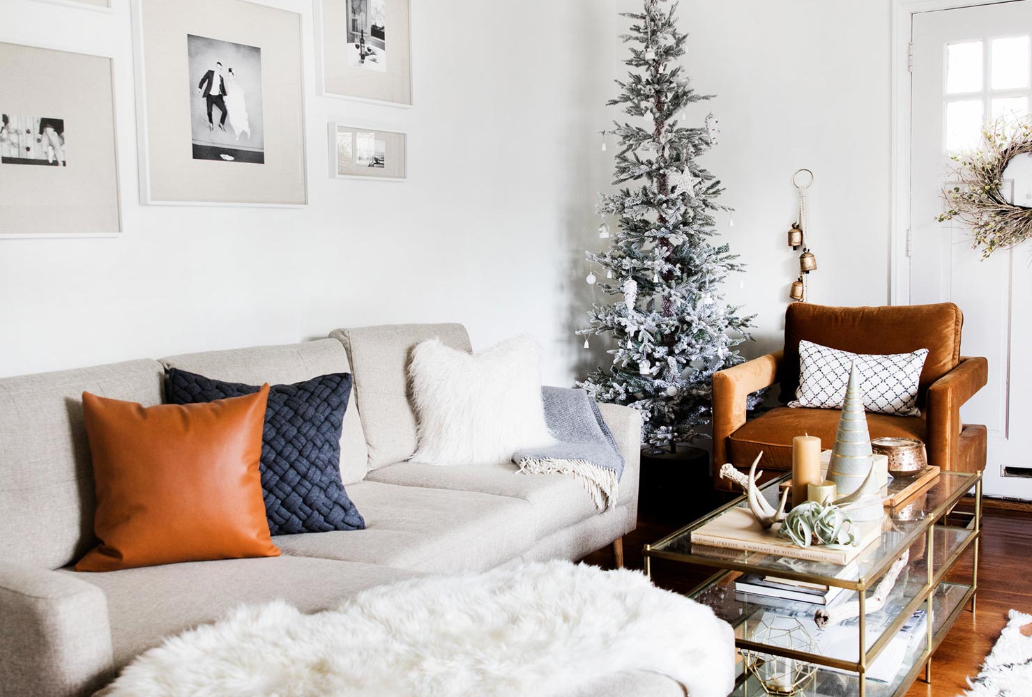Small Living Room Warm Tones - Small White Living Room Decor - HD Wallpaper 