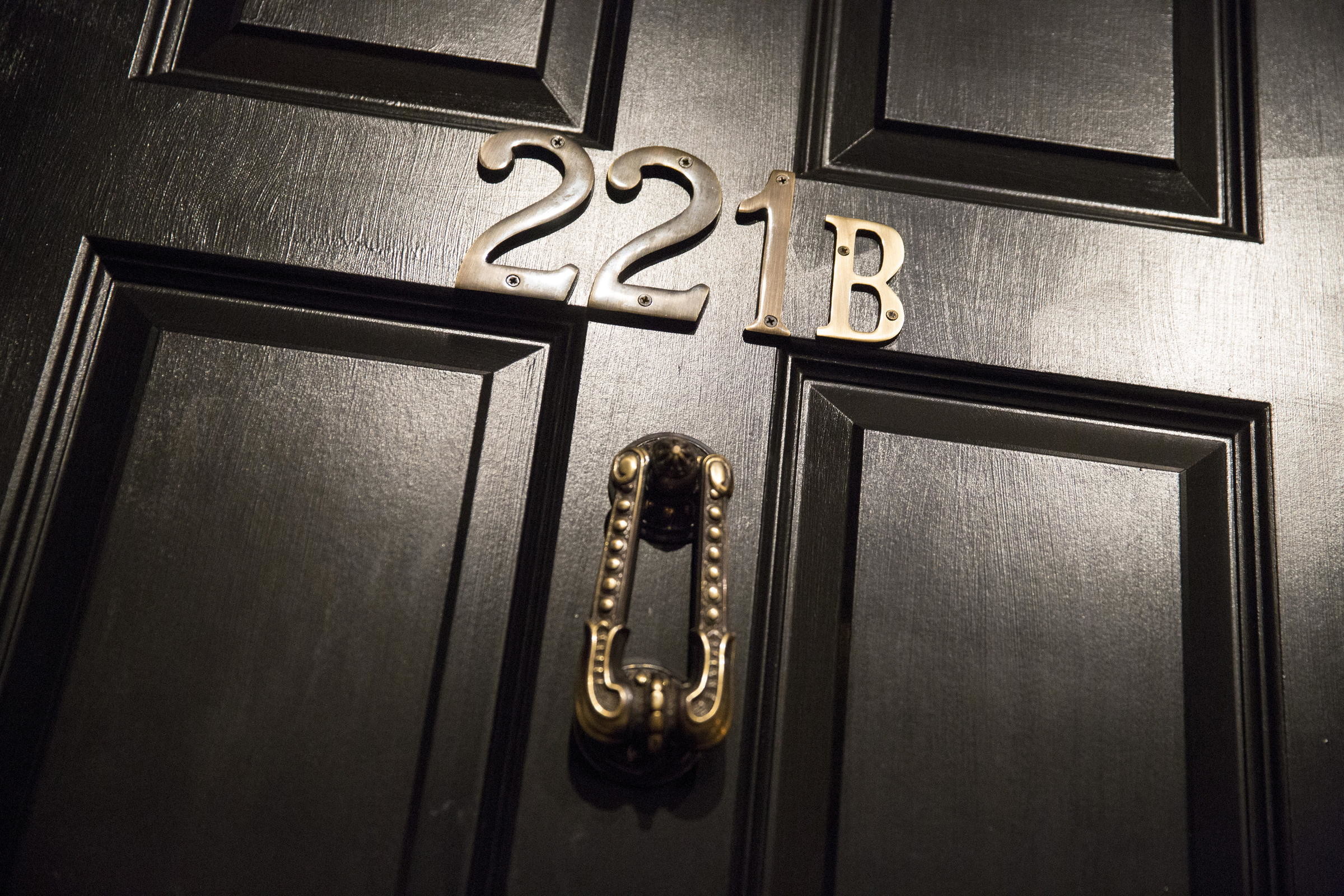 The Door Bearing The Number 221b Is Shown From A Sherlock - Desktop 221b Baker Street - HD Wallpaper 