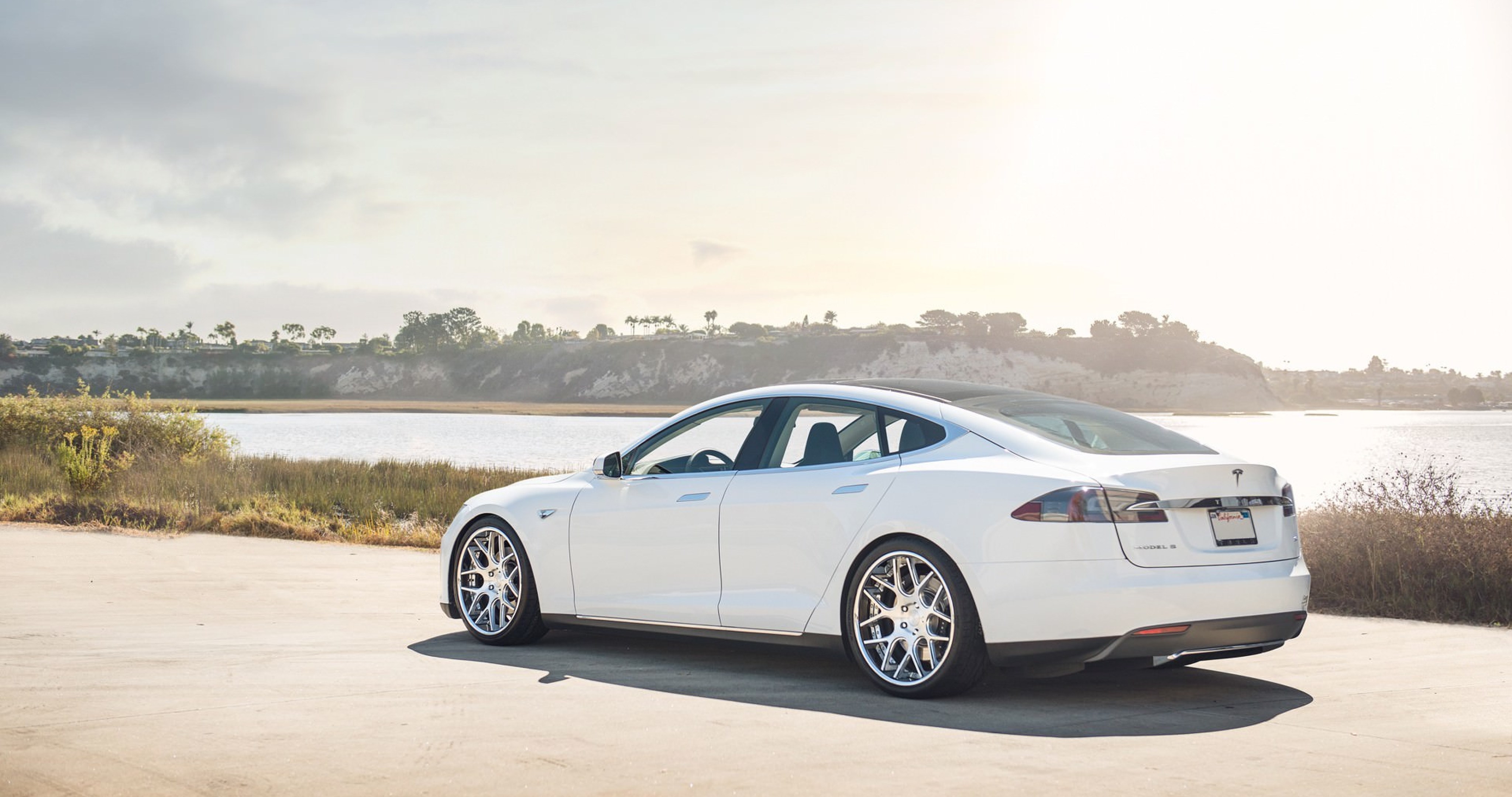 Tesla Model S - HD Wallpaper 