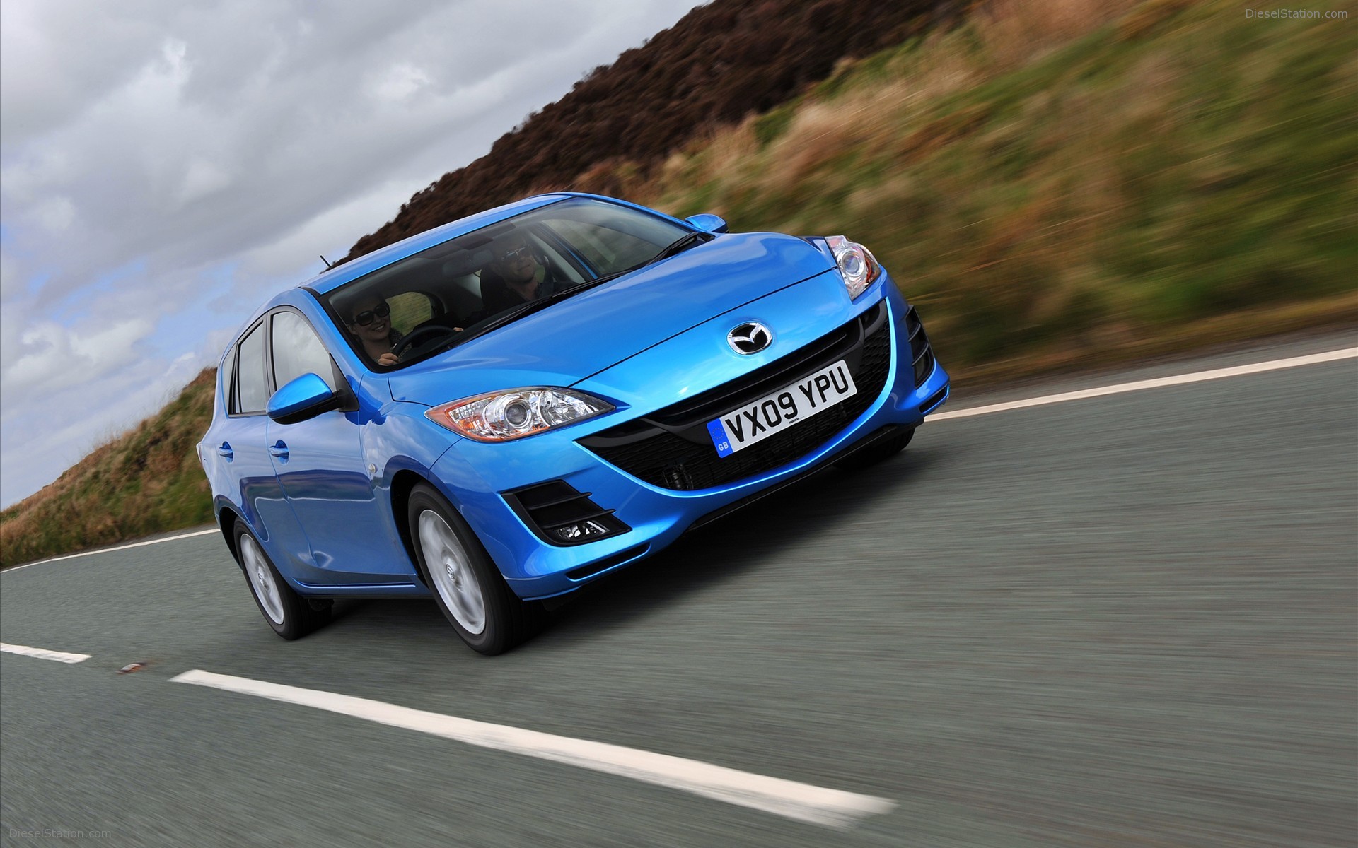 Mazda Mazda3 Diesel Bl Free Desk Top Backgrounds - Mazda3 - HD Wallpaper 