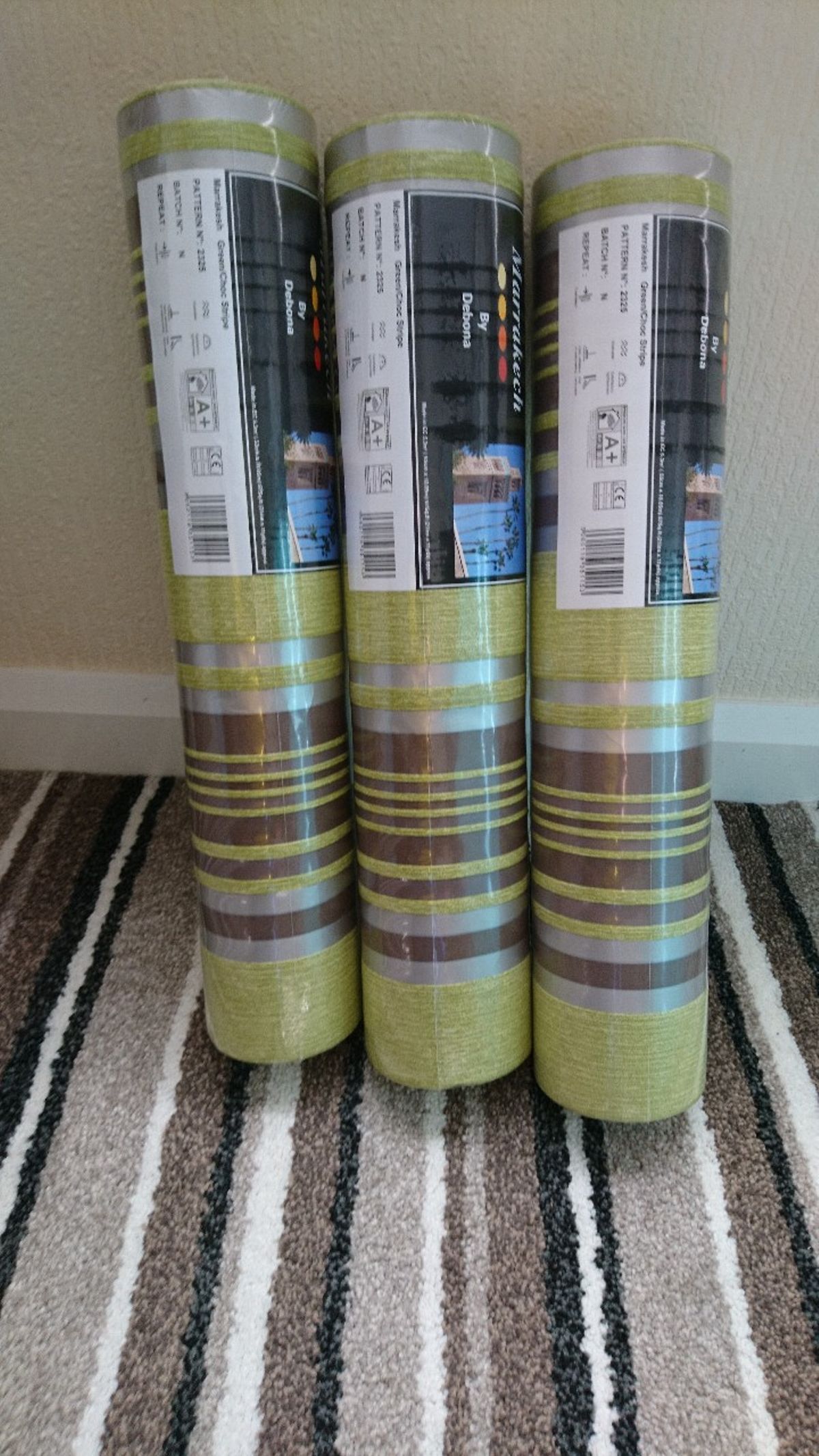 3 Rolls Green/chocolate Colour Wallpaper , Unopened - Thread - HD Wallpaper 