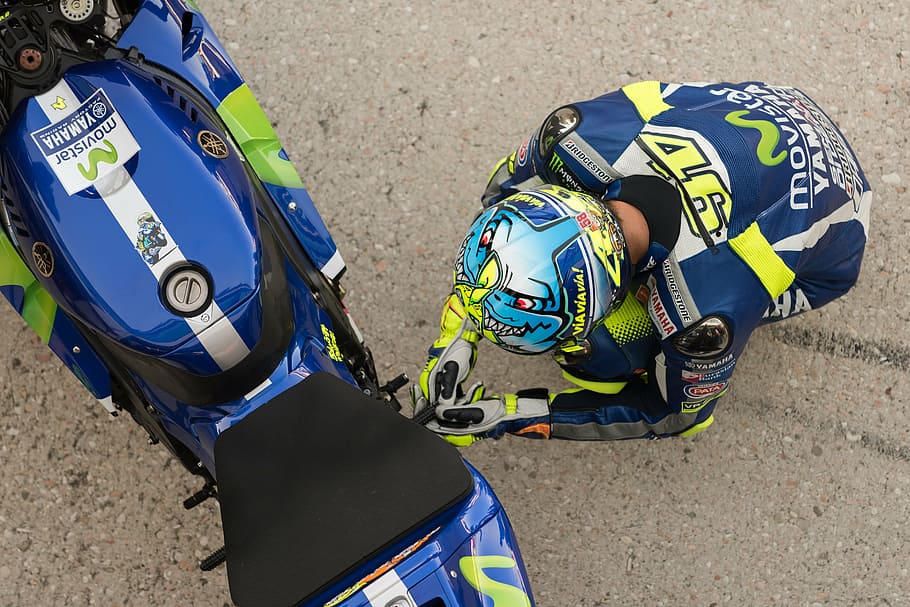 Person Sitting Beside Motorcycle, Motogp, Valentino - Valentino Rossi Pit - HD Wallpaper 