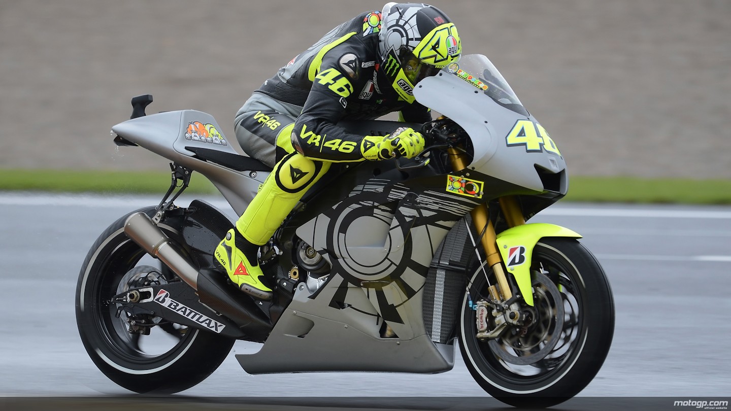Black Valentino Rossi Bike - HD Wallpaper 