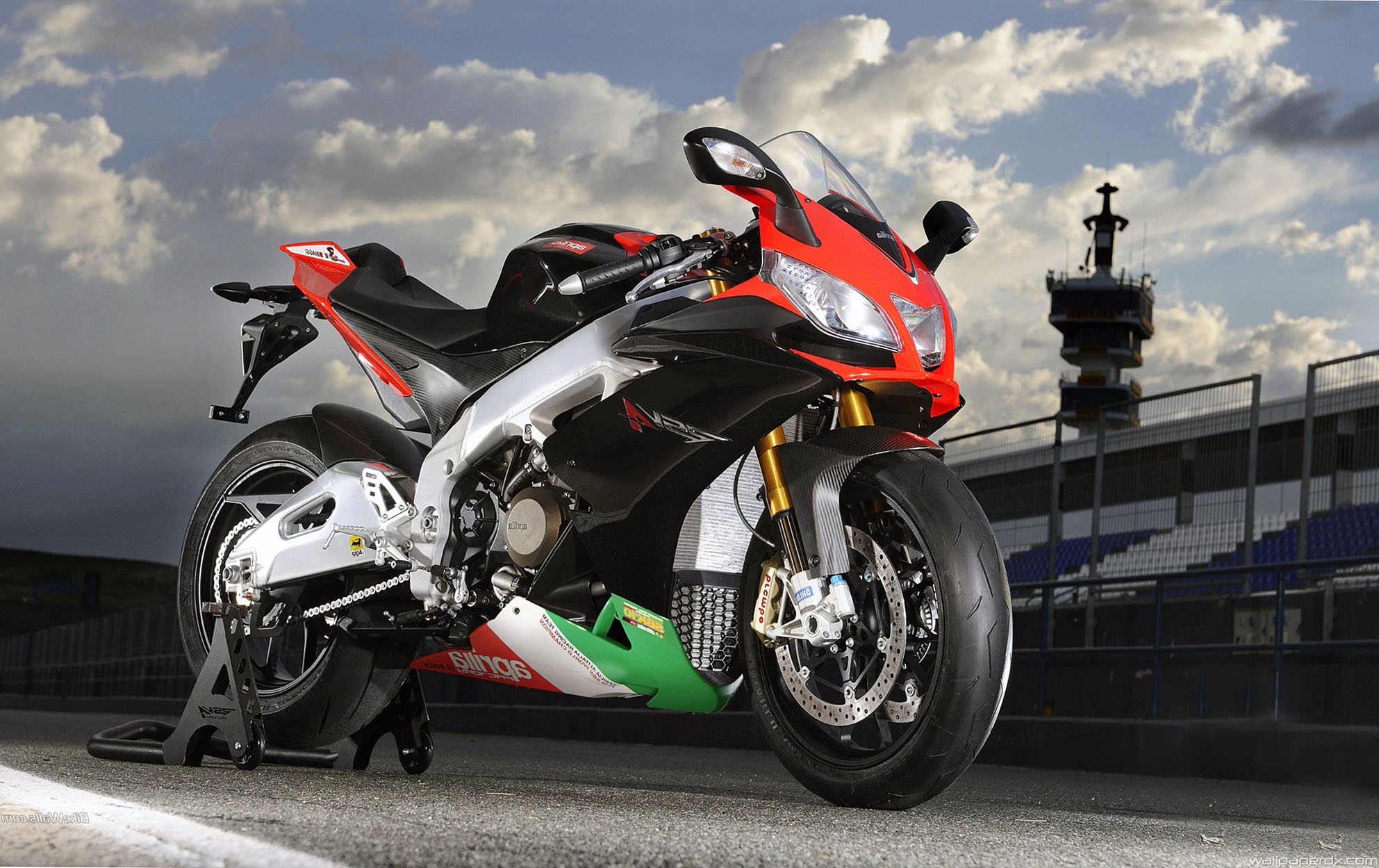 Aprilia Rsv4 Wallpaper Hd Aprilia Rsv4 Factory Aprc - Aprilia Rsv4 Wallpaper Hd - HD Wallpaper 