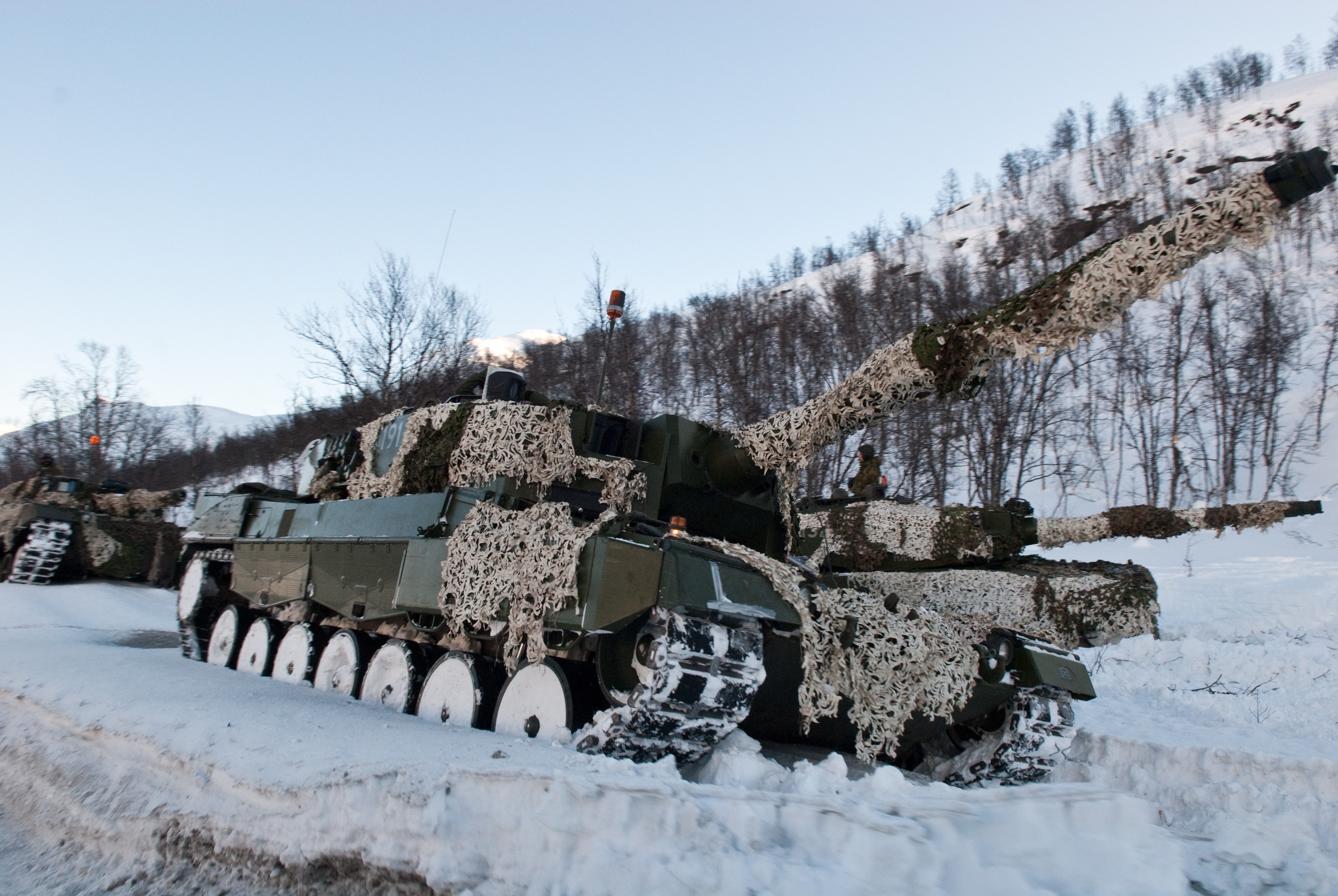 Norwegian Leopard 2 - HD Wallpaper 