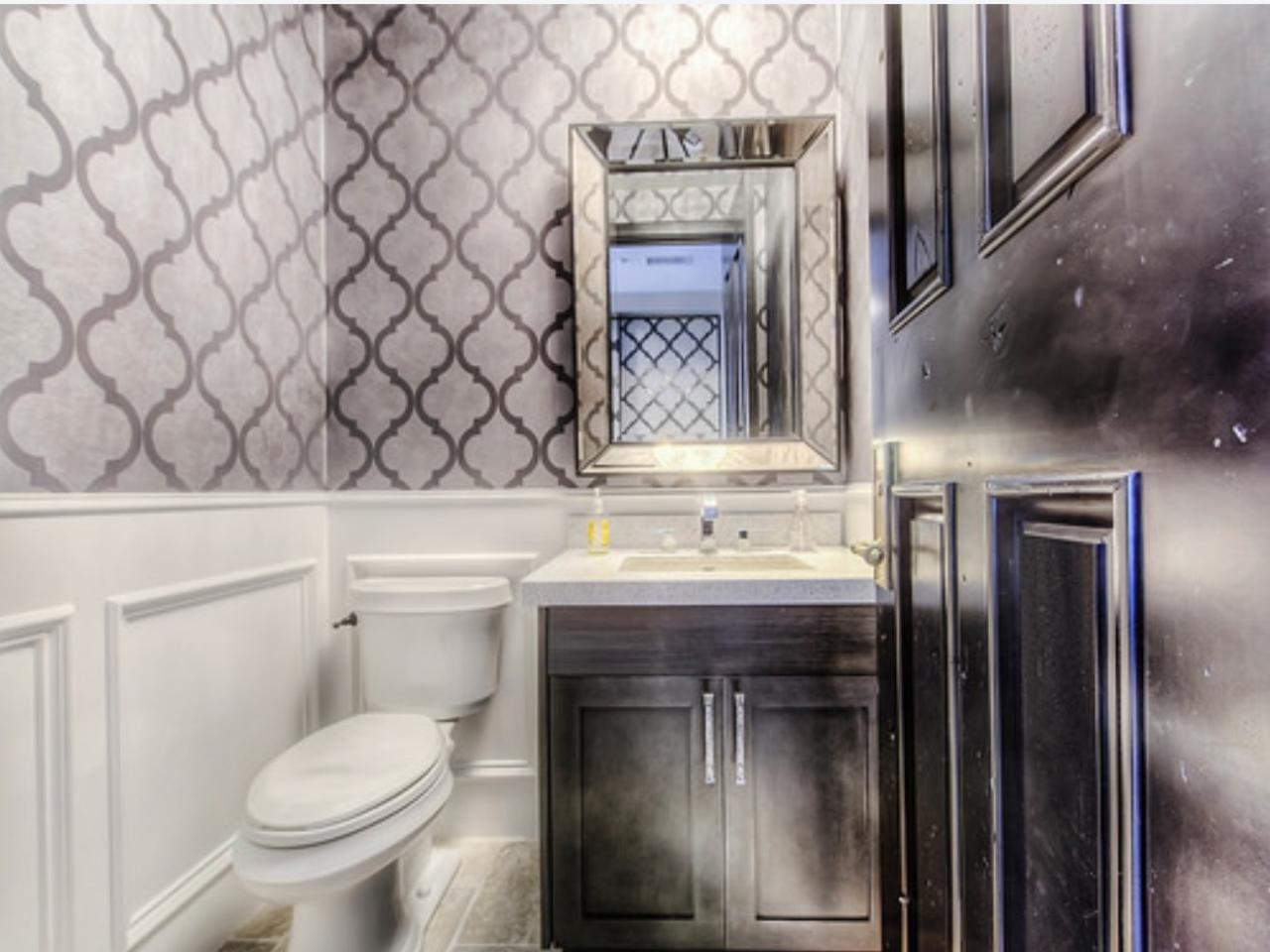 Christina El Moussa Bathroom - HD Wallpaper 