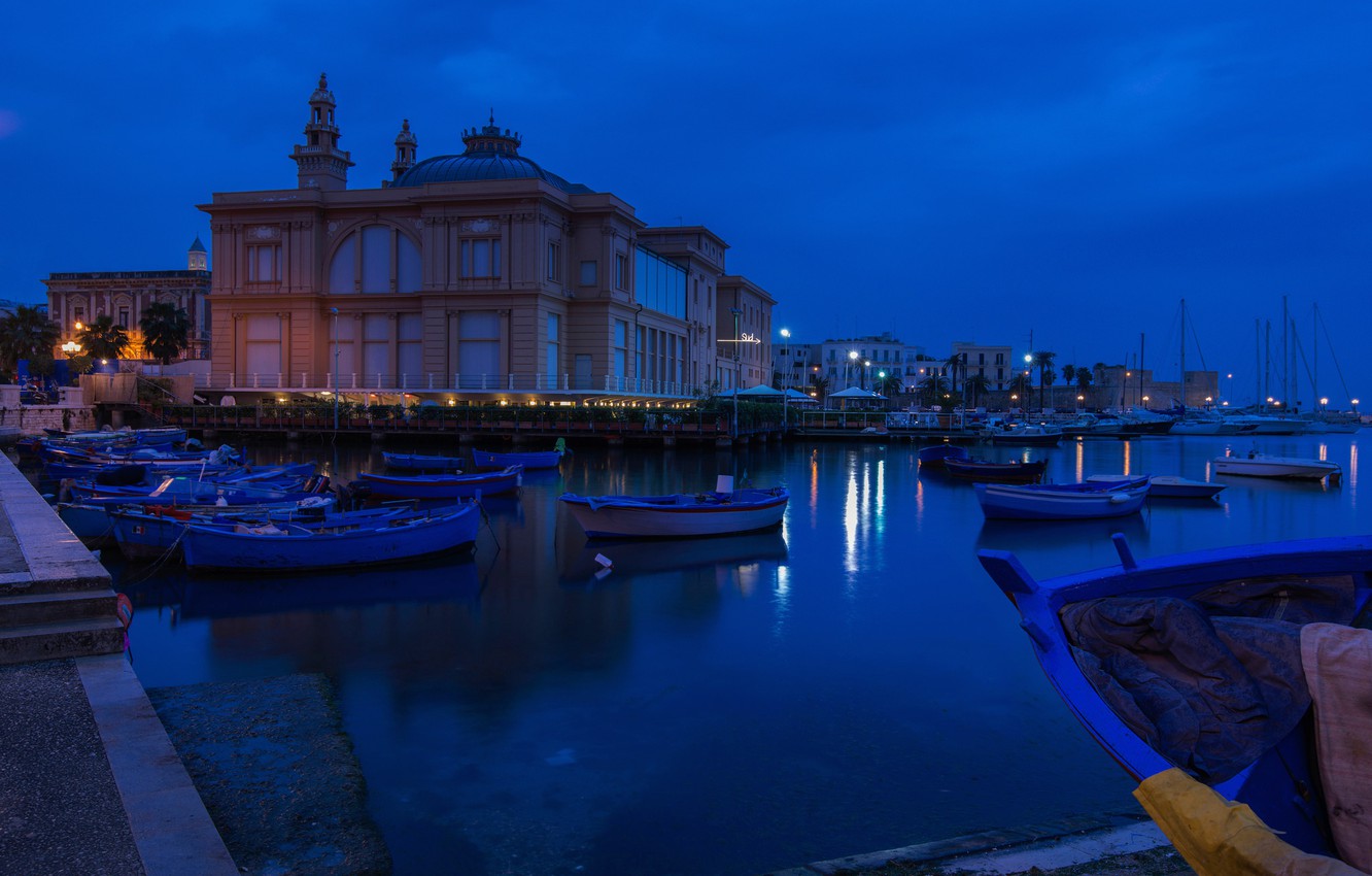 Photo Wallpaper Night, Boats, Pier, Italy, Theatre, - Обои Бари Италия - HD Wallpaper 