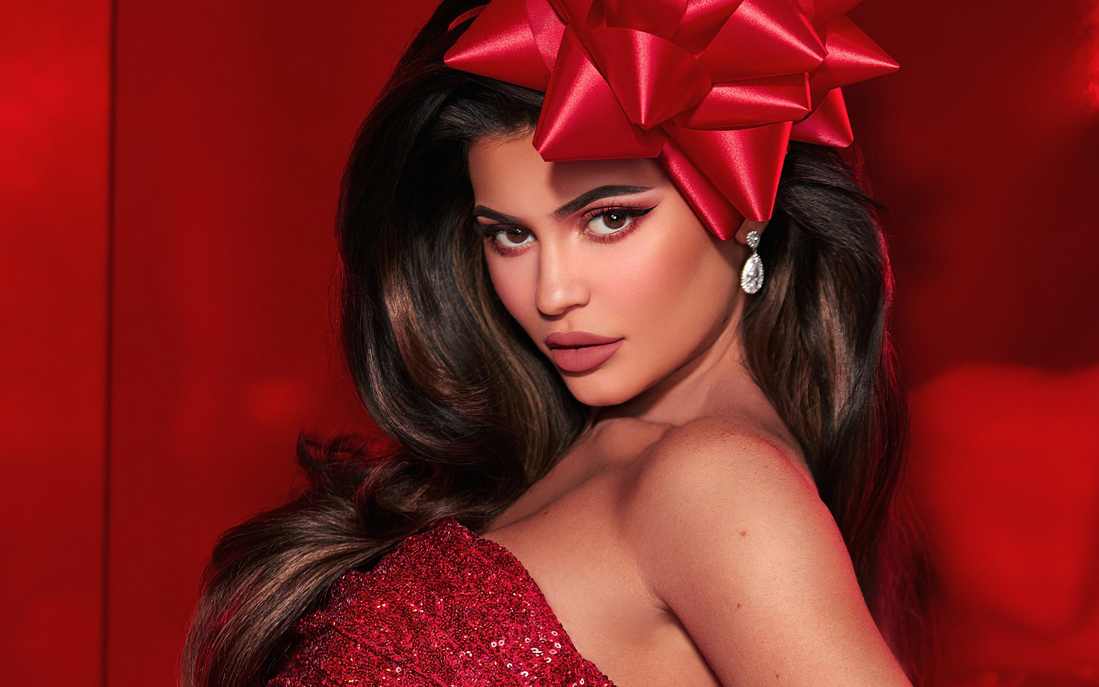 Kylie Cosmetics Holiday 2019 - HD Wallpaper 